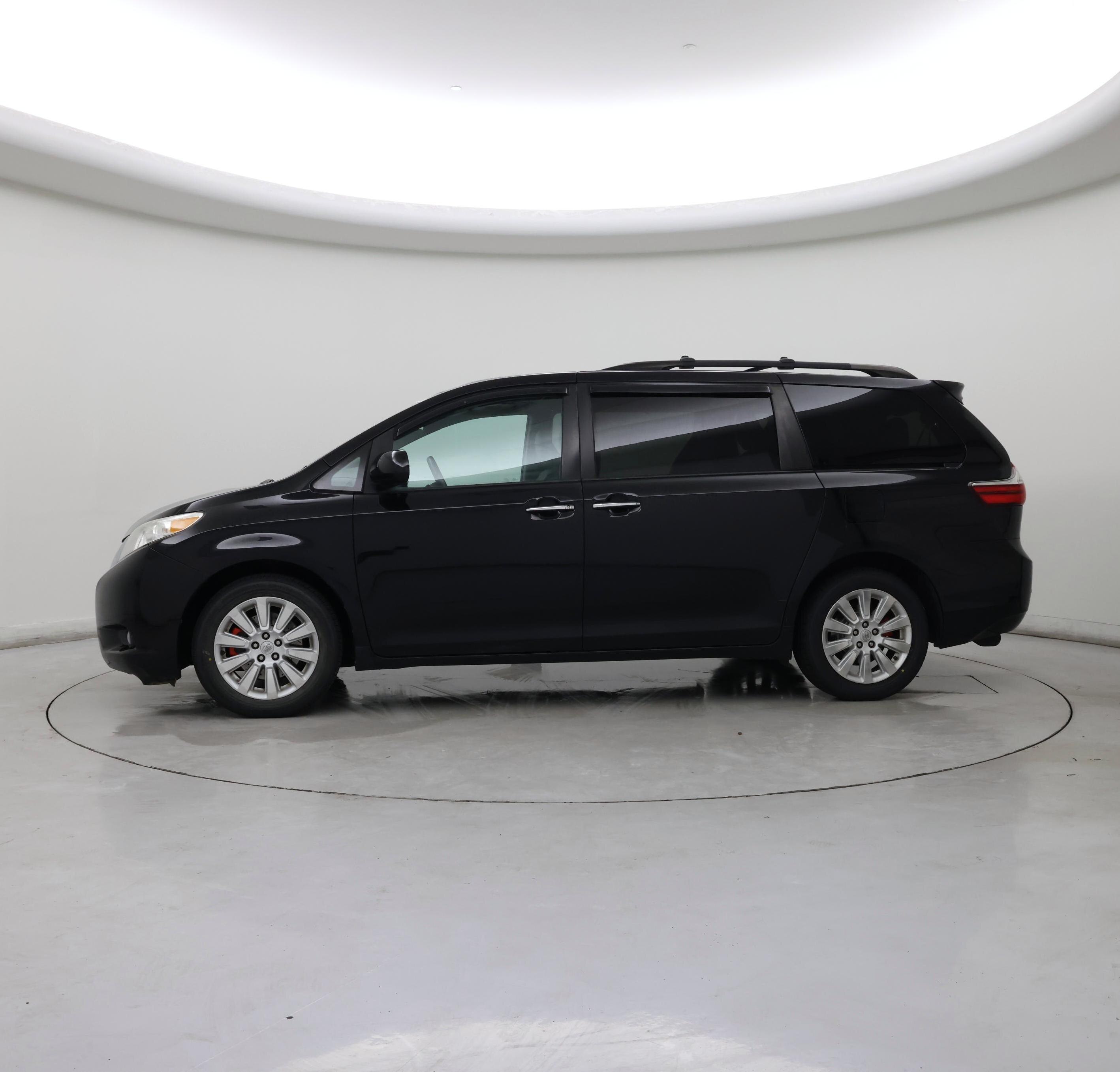Thumbnail: 2015 Toyota Sienna - 3