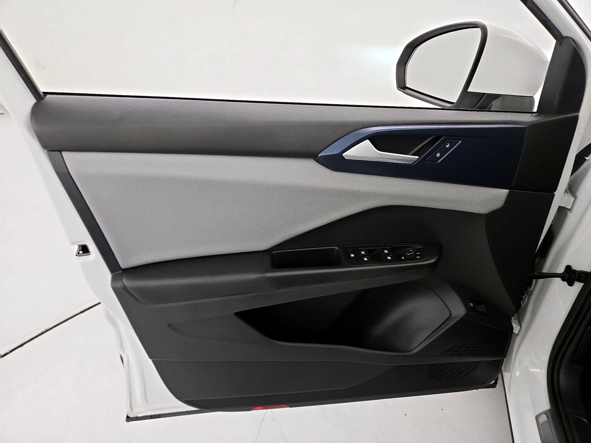 Thumbnail: 2022 Volkswagen Taos - 12