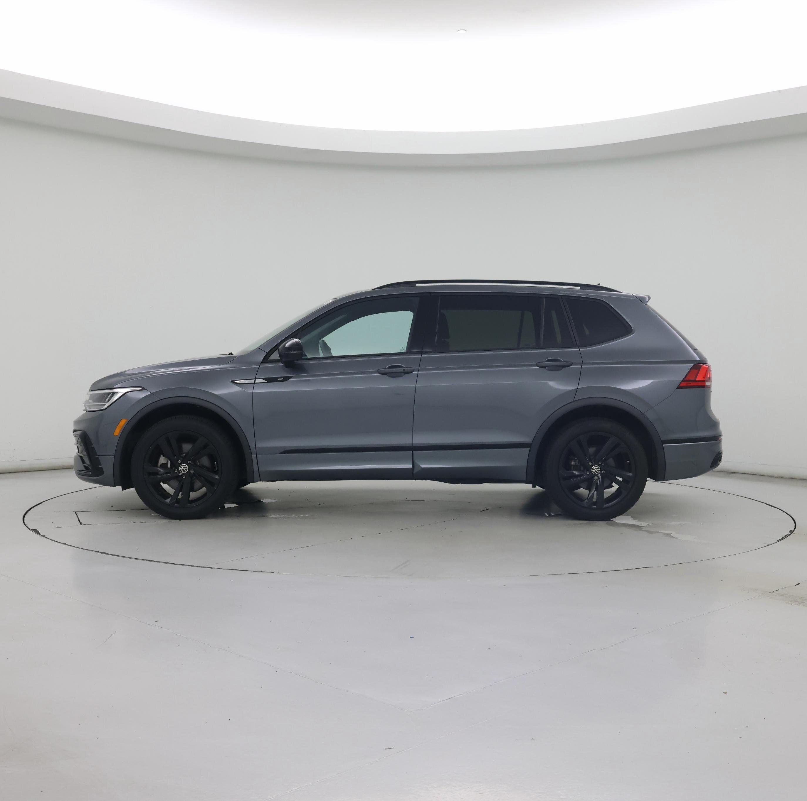 Thumbnail: 2023 Volkswagen Tiguan - 3