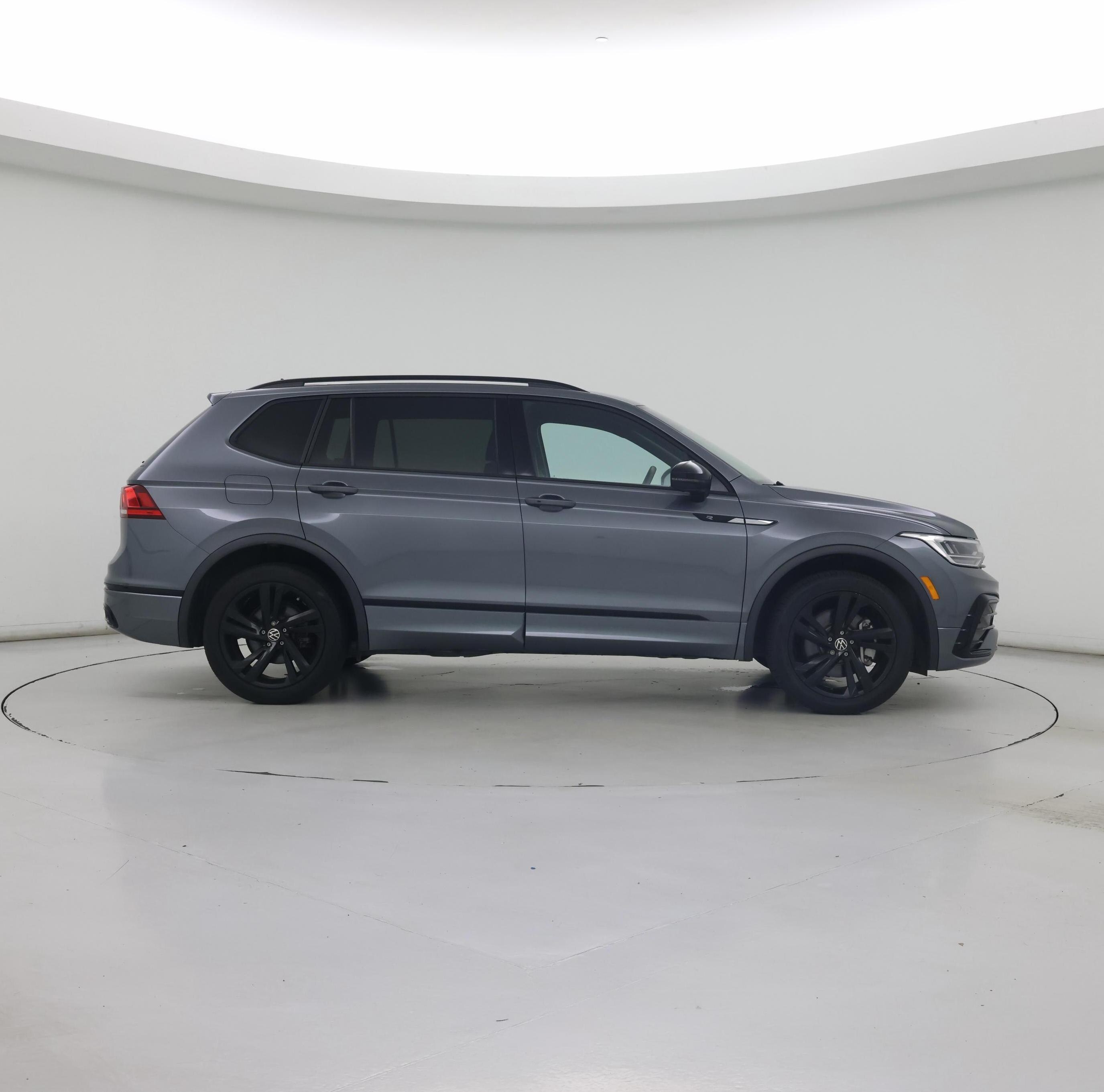 Thumbnail: 2023 Volkswagen Tiguan - 7