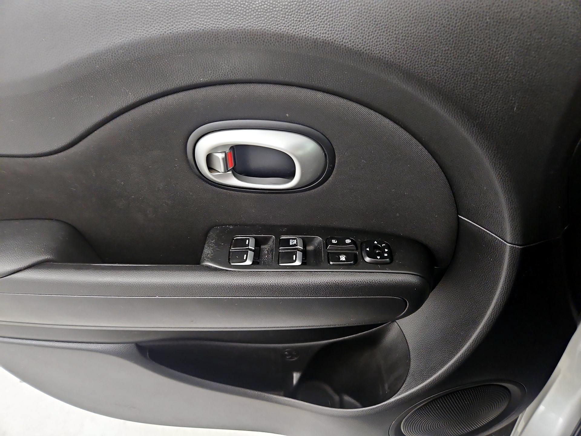 Thumbnail: 2017 Kia Soul - 12