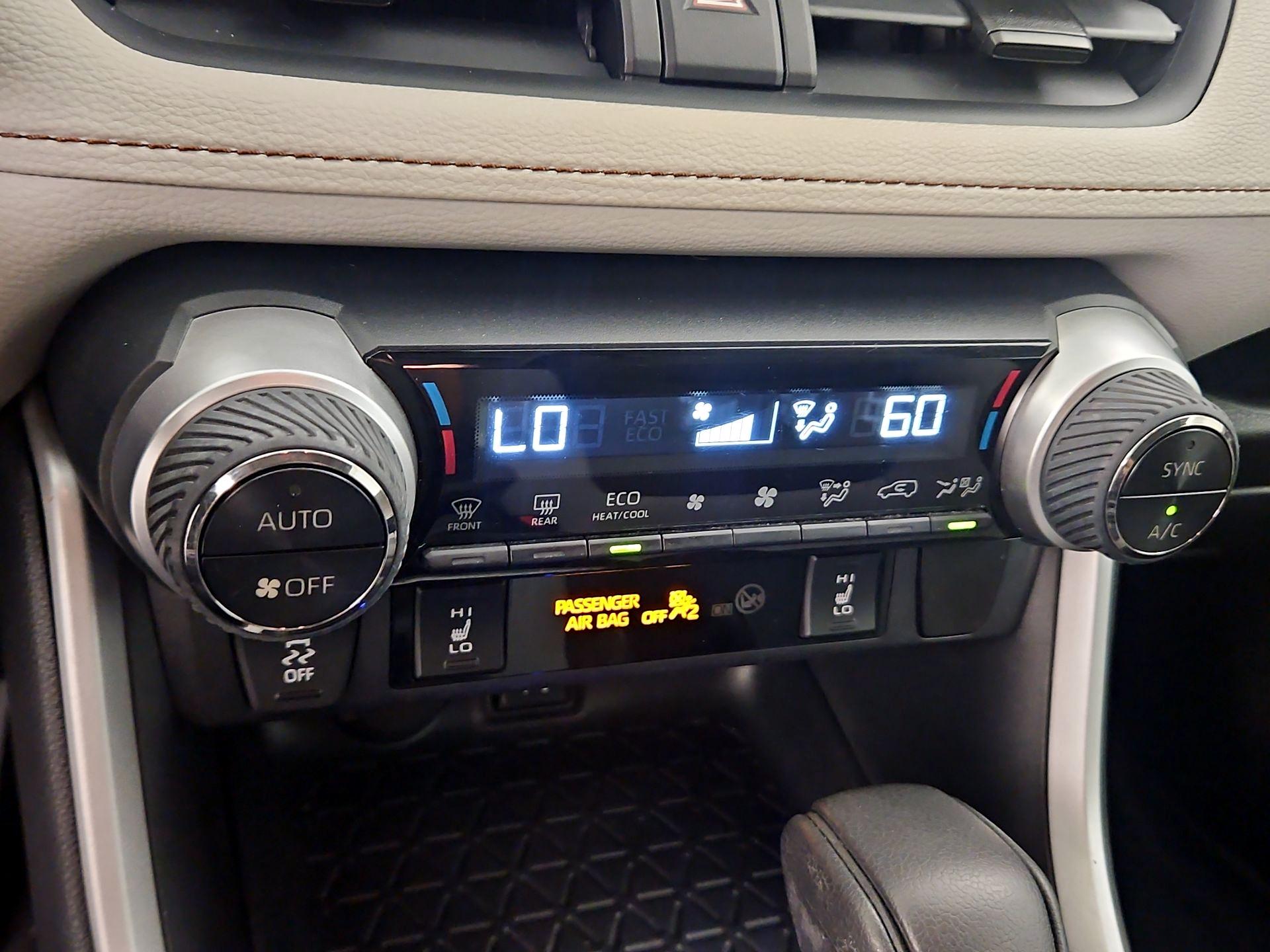 Thumbnail: 2019 Toyota RAV4 - 16
