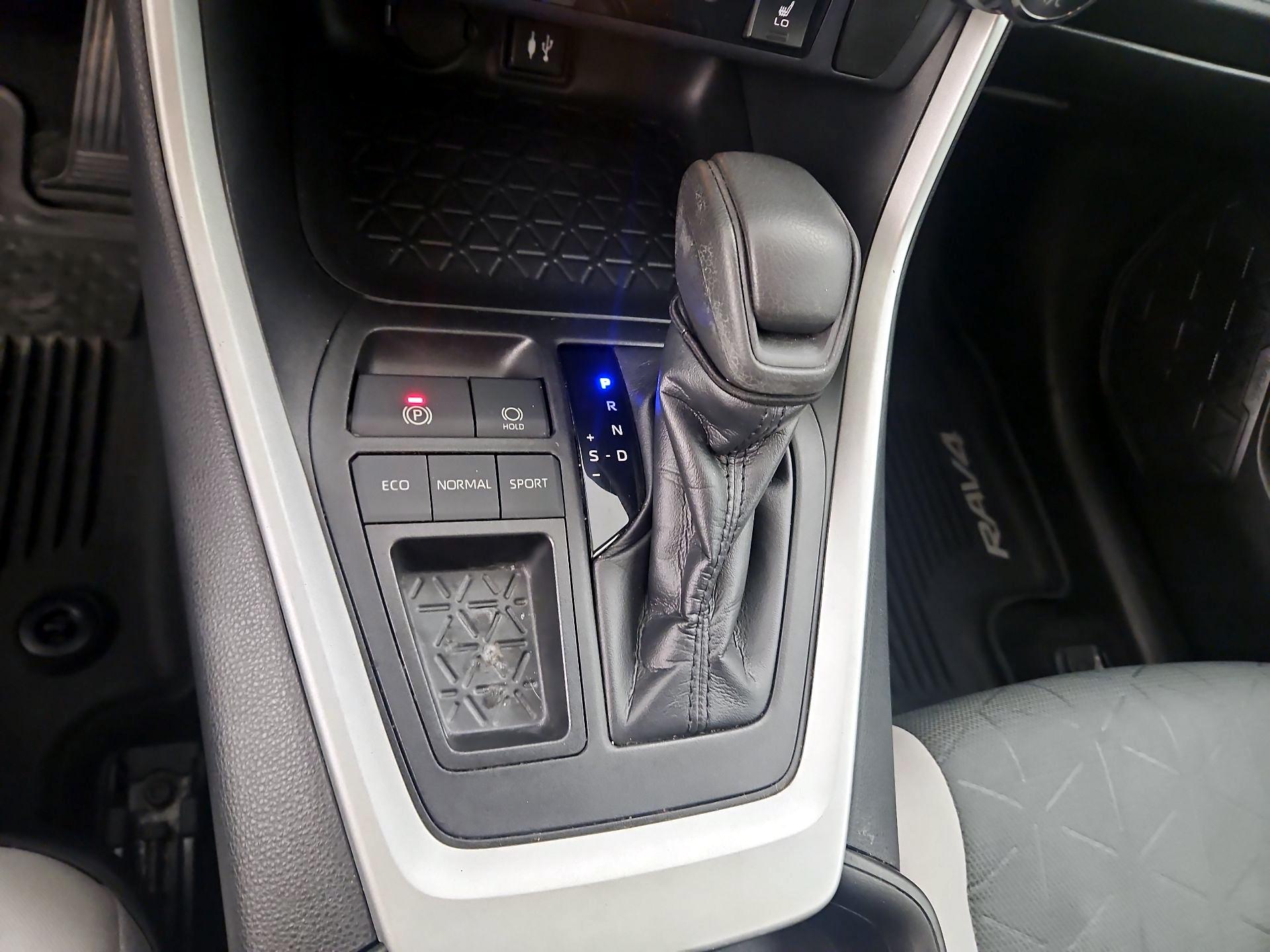 Thumbnail: 2019 Toyota RAV4 - 17