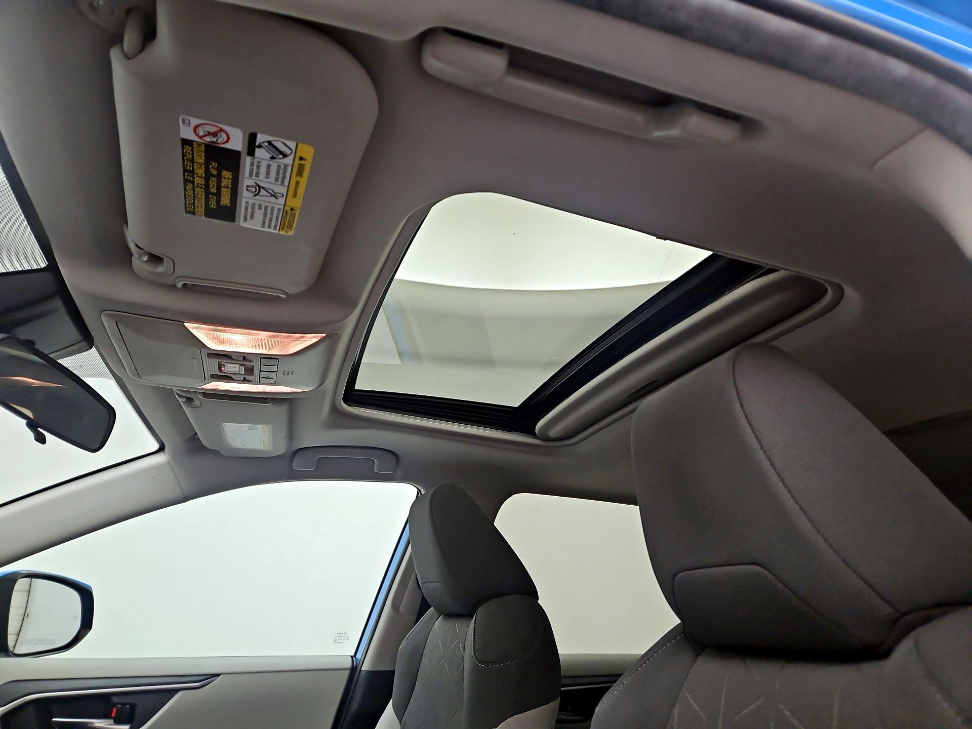 Thumbnail: 2019 Toyota RAV4 - 19