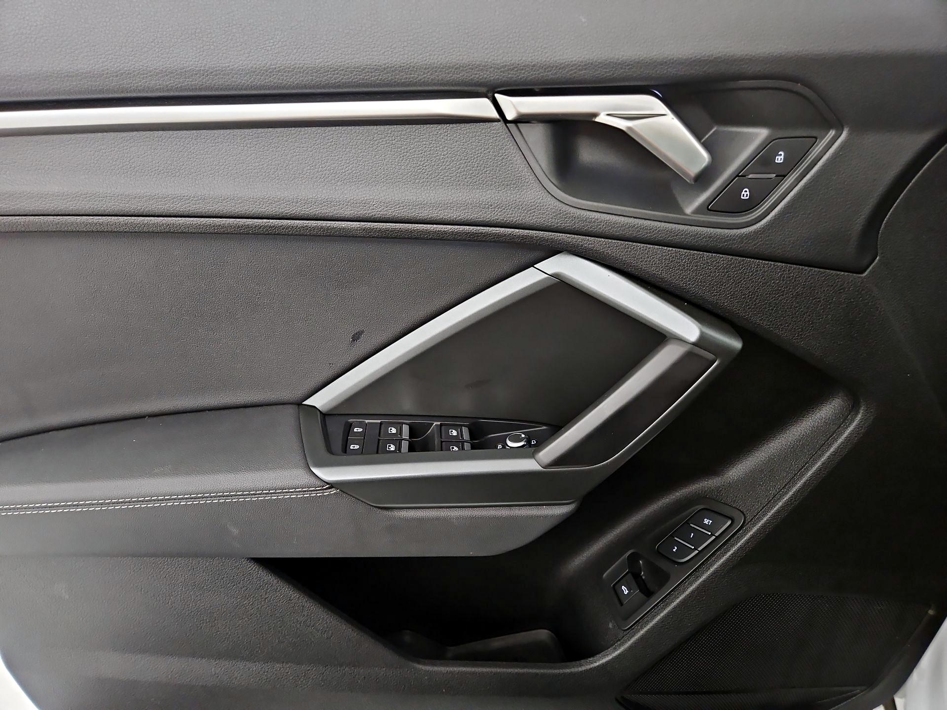 Thumbnail: 2025 Audi Q3 - 10