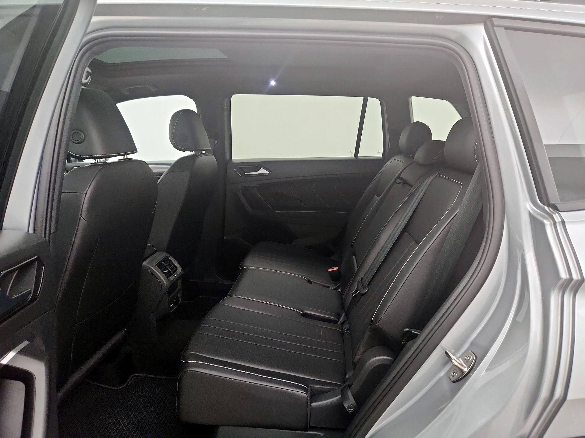 Thumbnail: 2023 Volkswagen Tiguan - 19