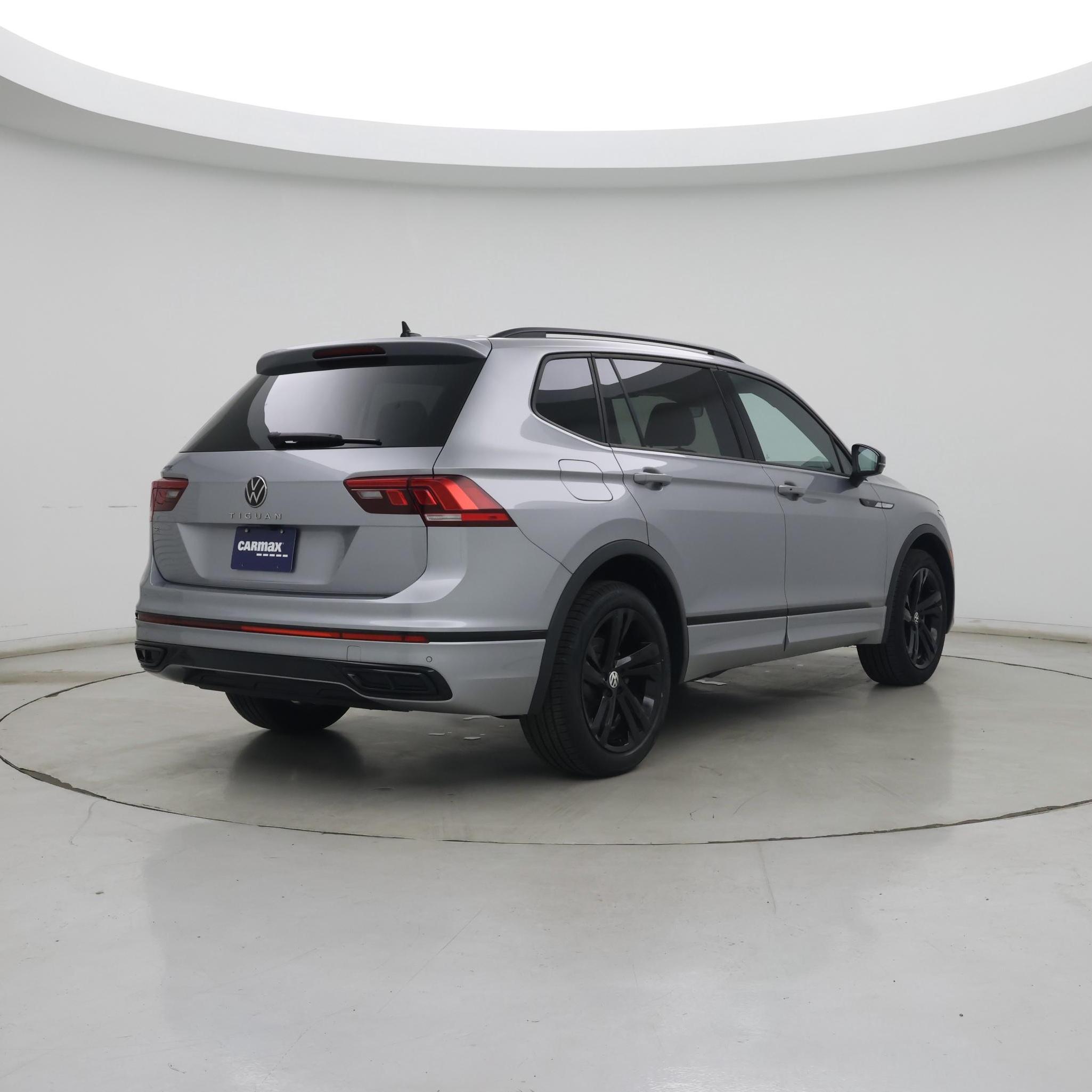 Thumbnail: 2023 Volkswagen Tiguan - 8