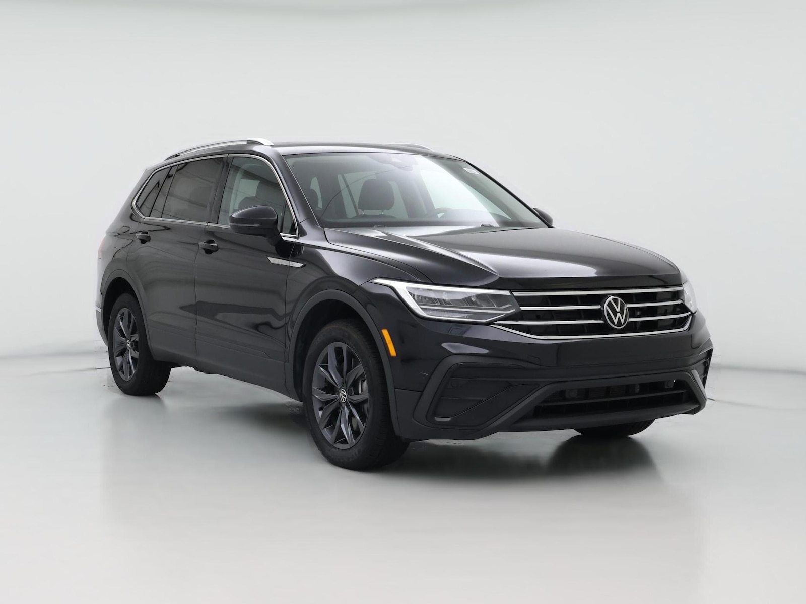 2023 Volkswagen Tiguan SE - Photo 1