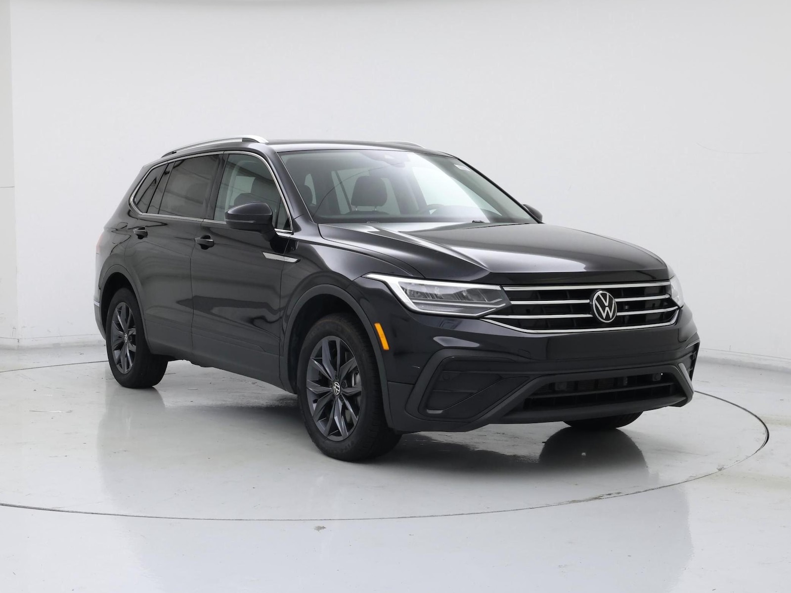 2023 Volkswagen Tiguan SE - Photo 2