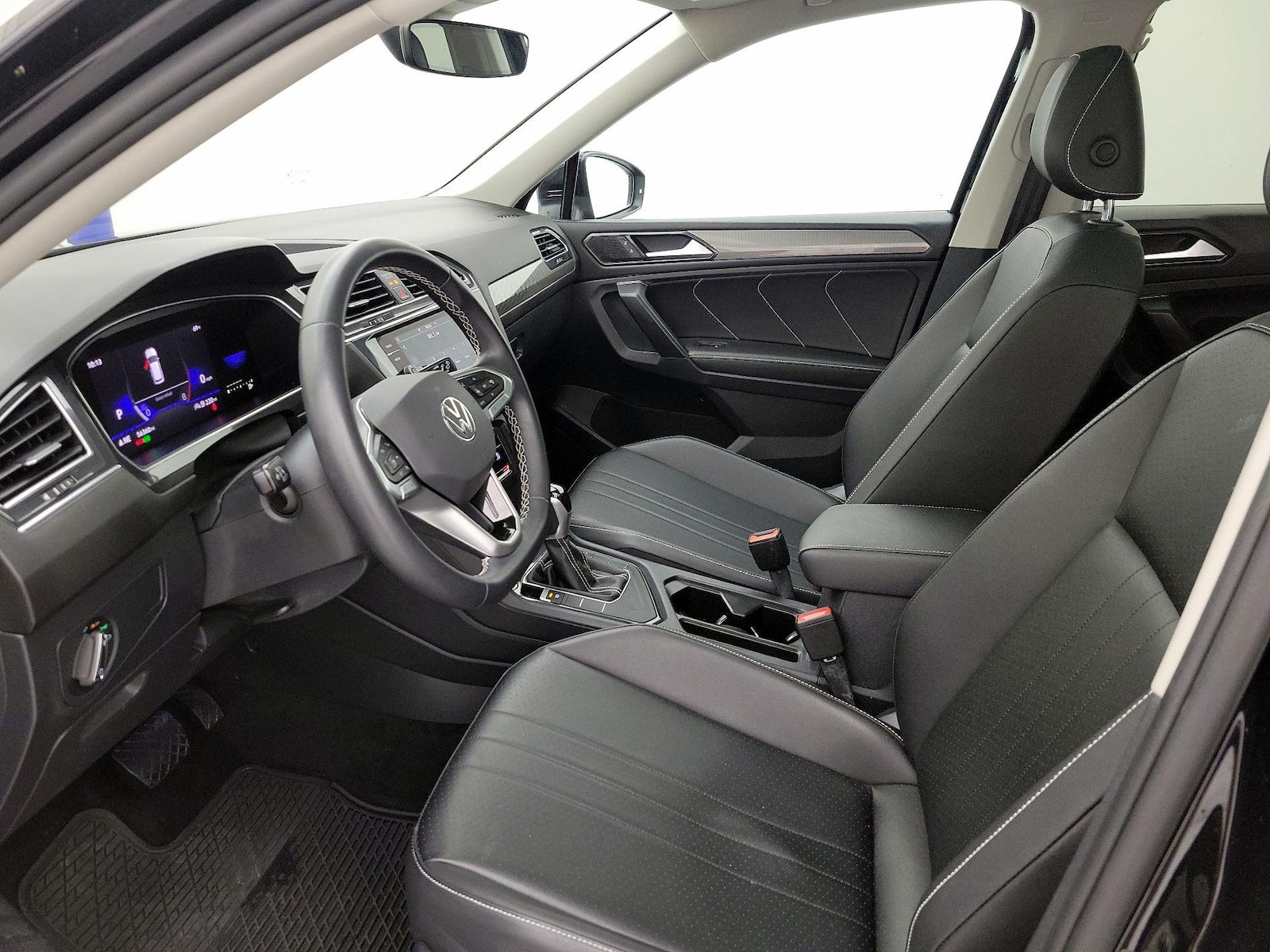 2023 Volkswagen Tiguan SE - Photo 12