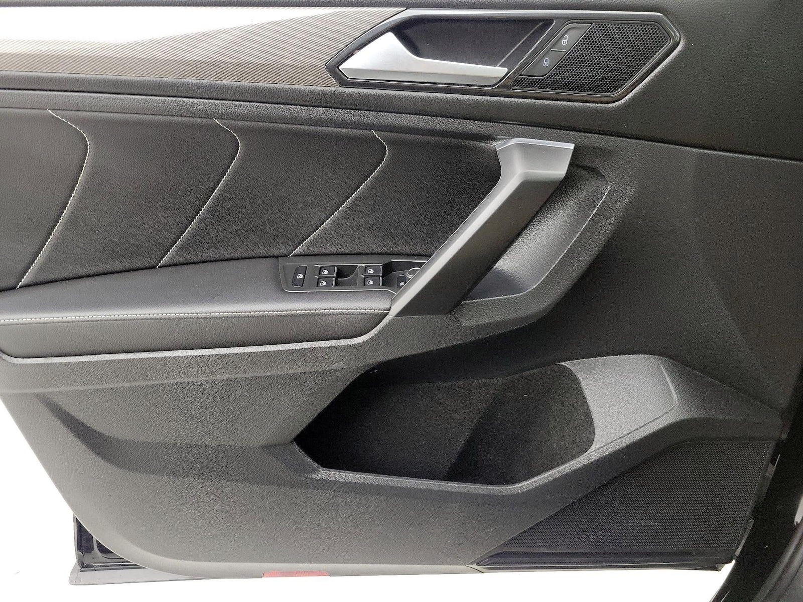 2023 Volkswagen Tiguan SE - Photo 13