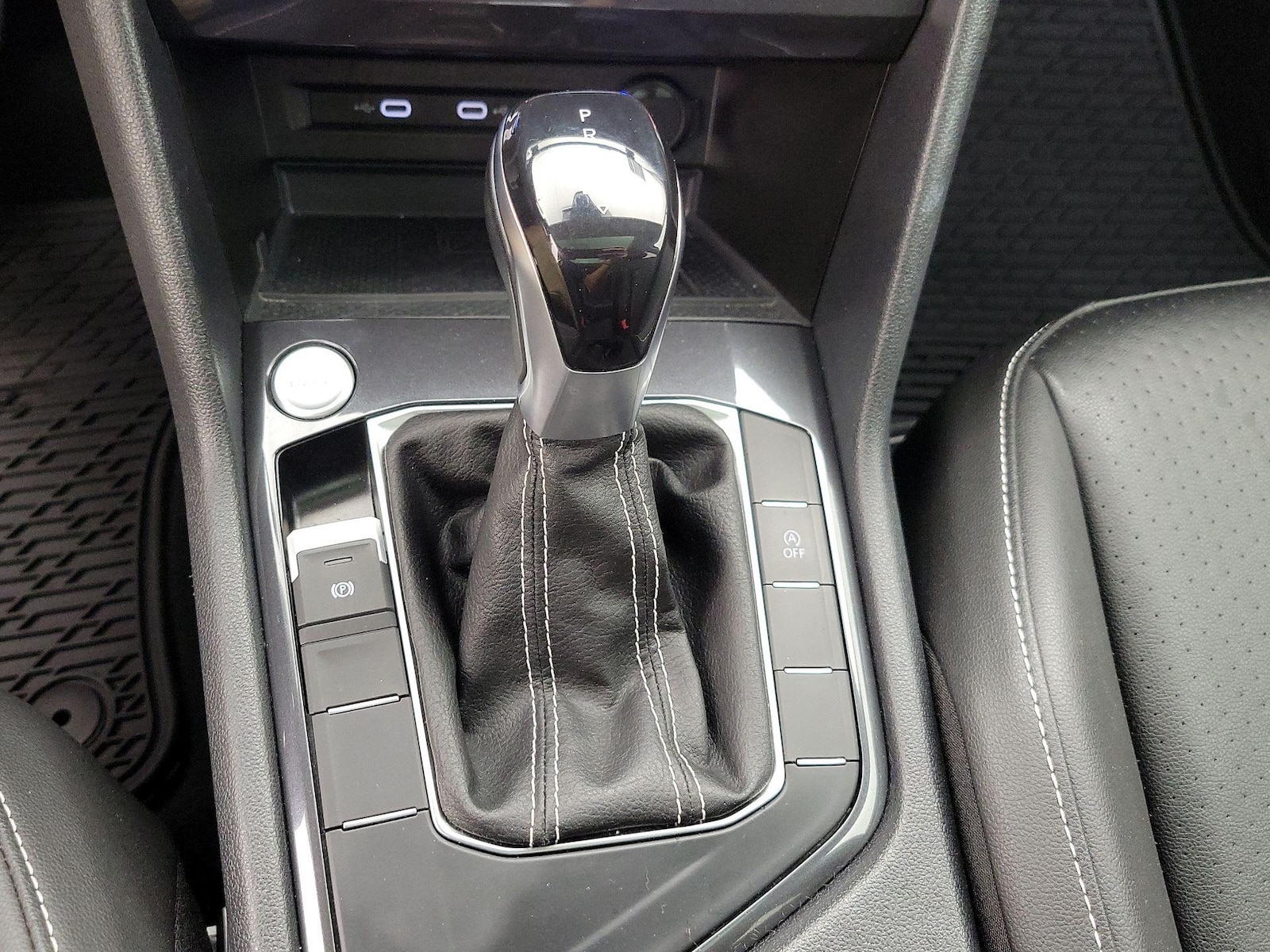 2023 Volkswagen Tiguan SE - Photo 18