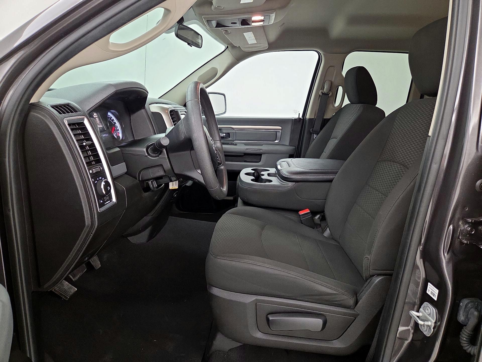 Thumbnail: 2020 RAM 1500 Classic - 11