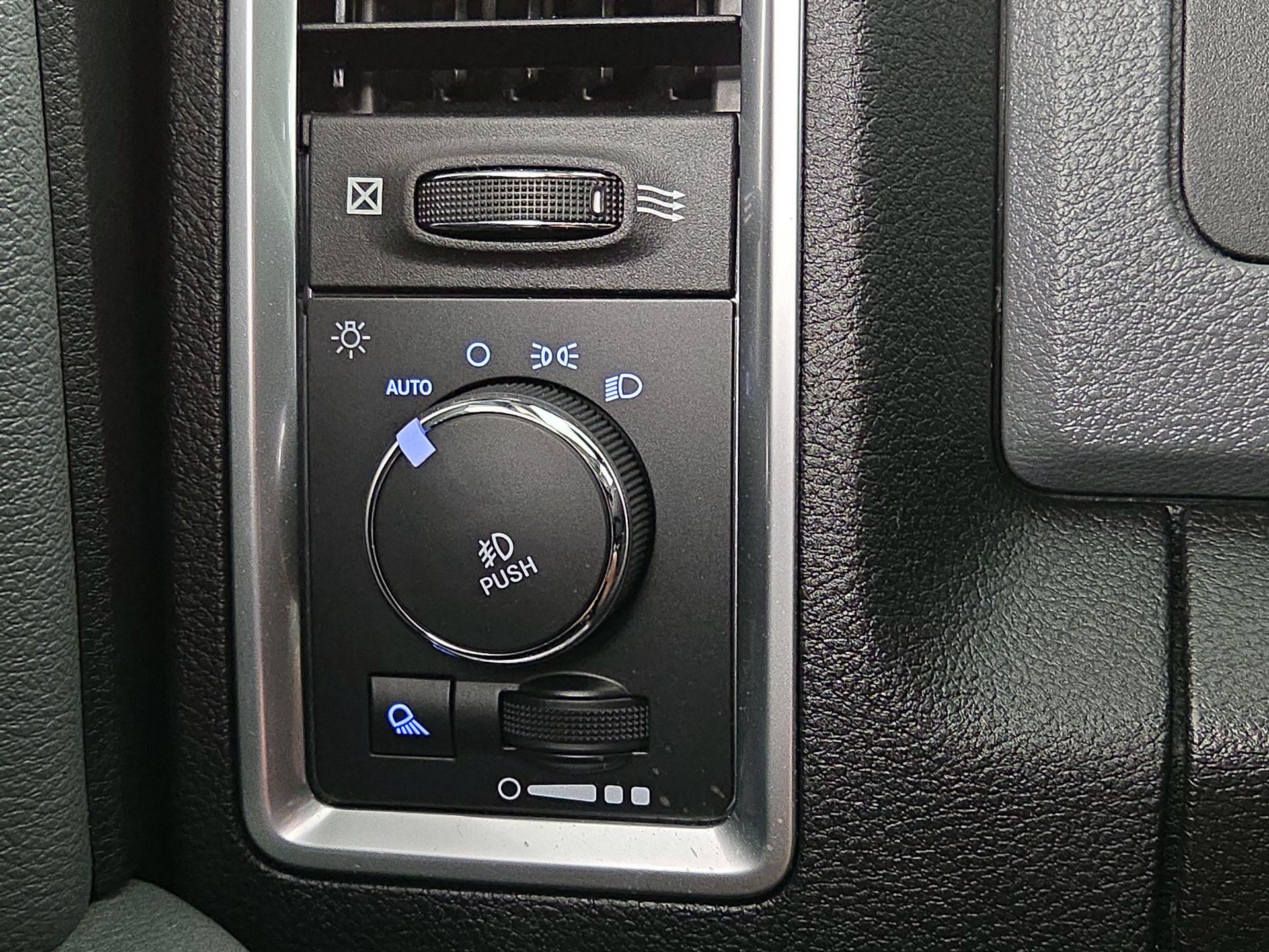 Thumbnail: 2020 RAM 1500 Classic - 13