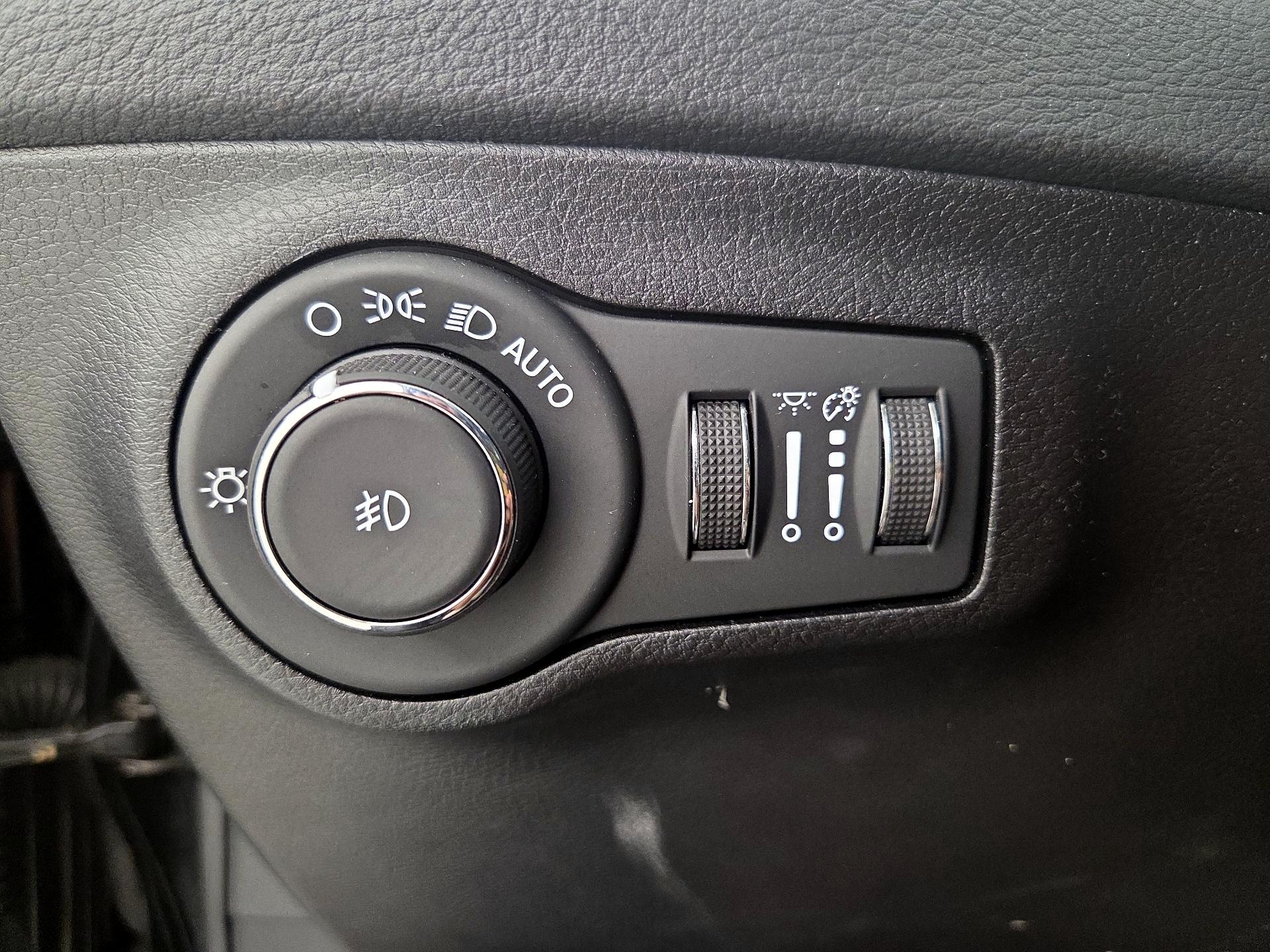 Thumbnail: 2020 Jeep Compass - 13