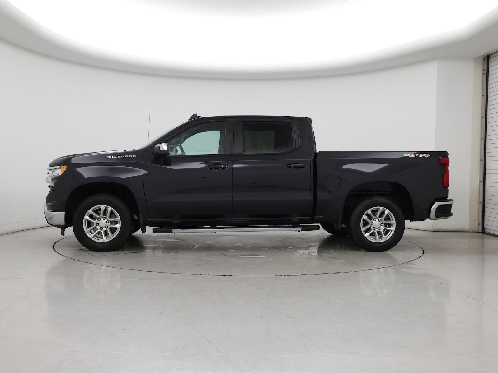 2023 Chevrolet Silverado 1500 LT - Photo 4