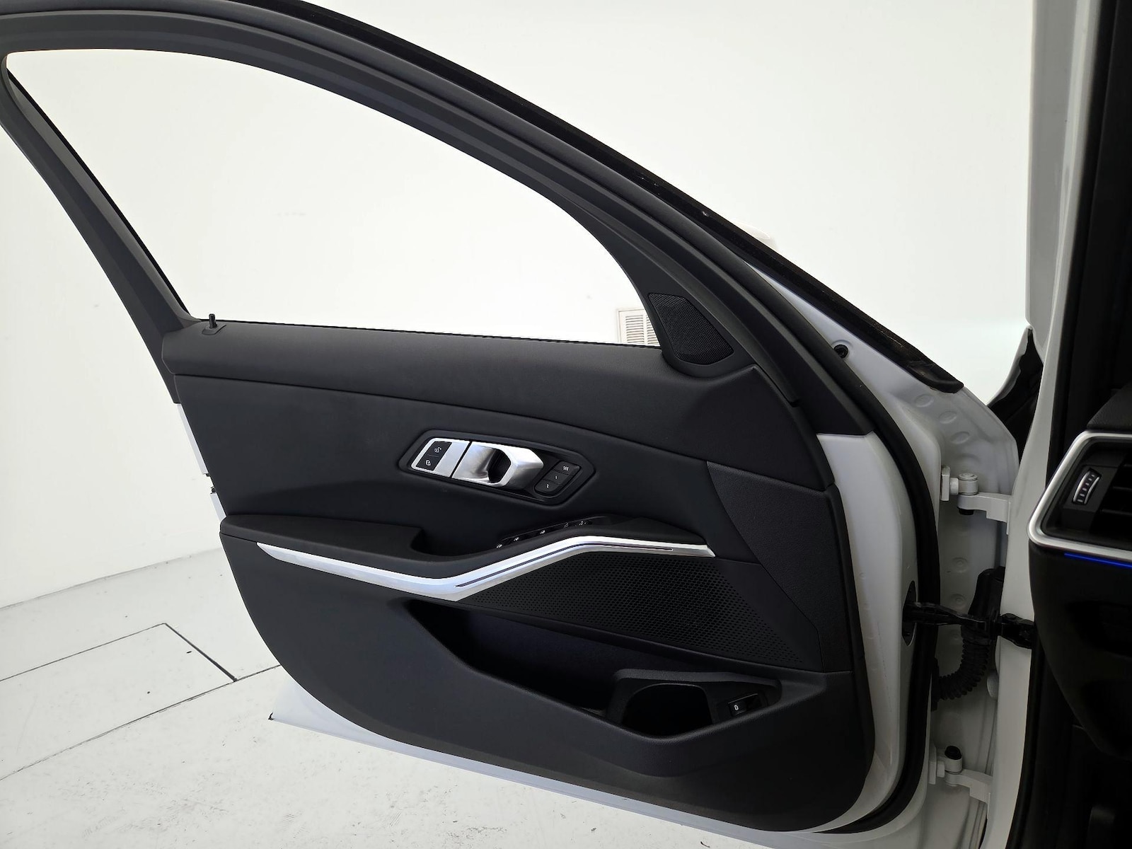 2022 BMW 3 Series 330i - Photo 13