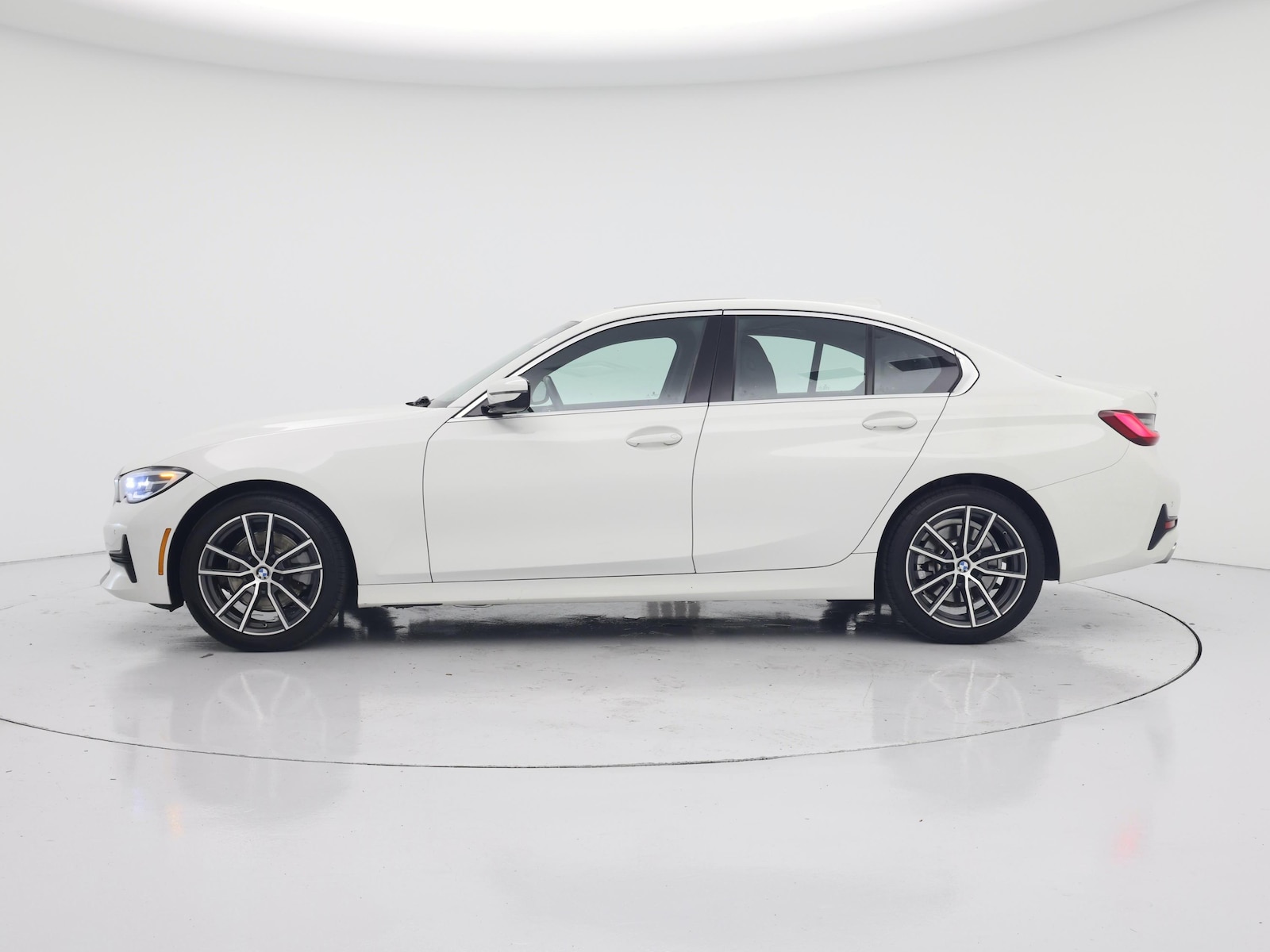 2022 BMW 3 Series 330i - Photo 4