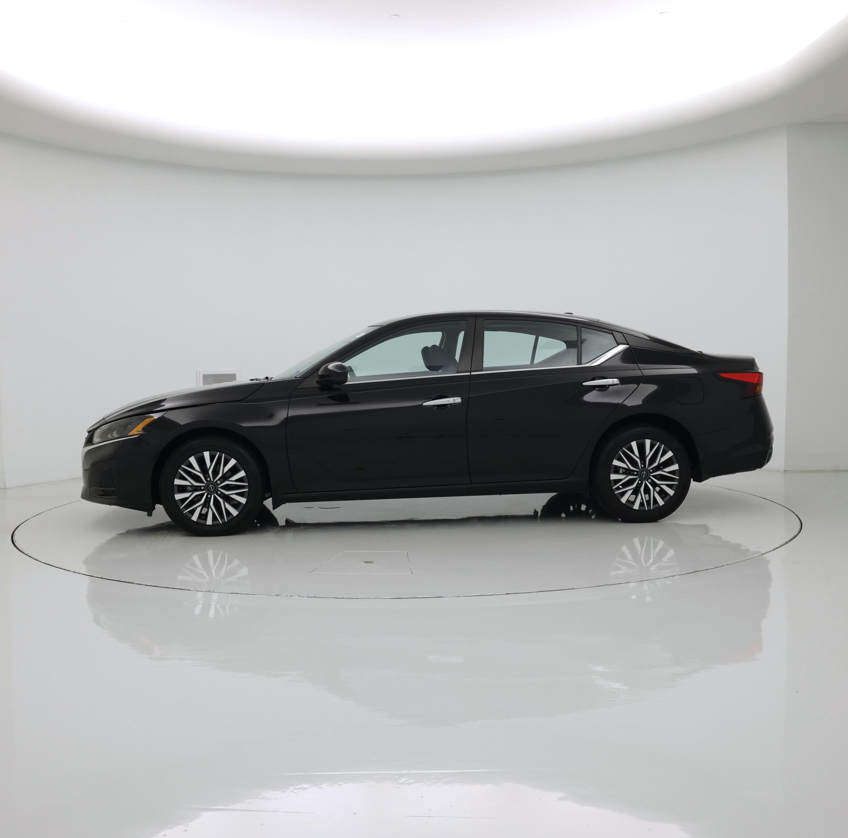 Thumbnail: 2023 Nissan Altima - 3