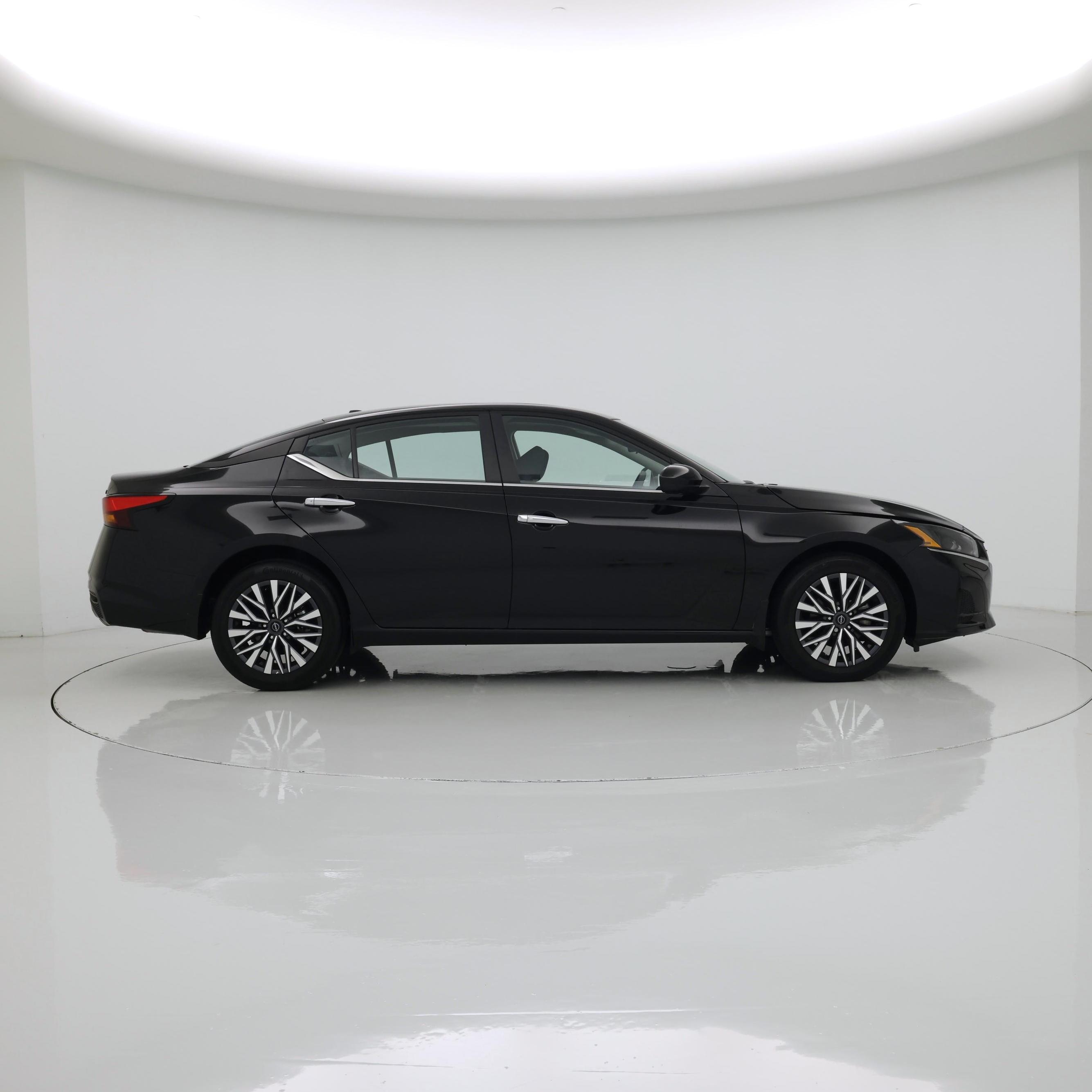 Thumbnail: 2023 Nissan Altima - 7