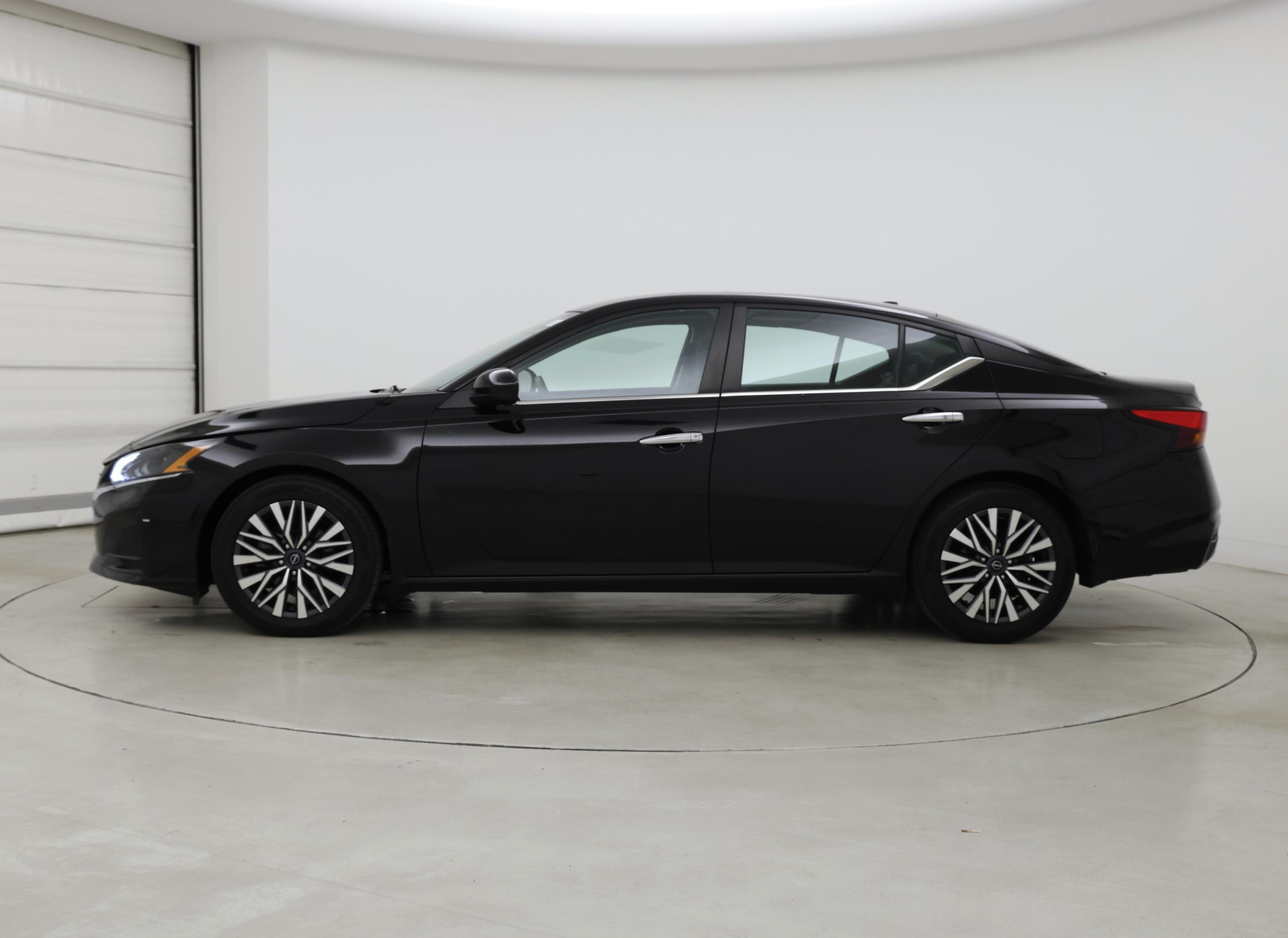 Thumbnail: 2023 Nissan Altima - 3