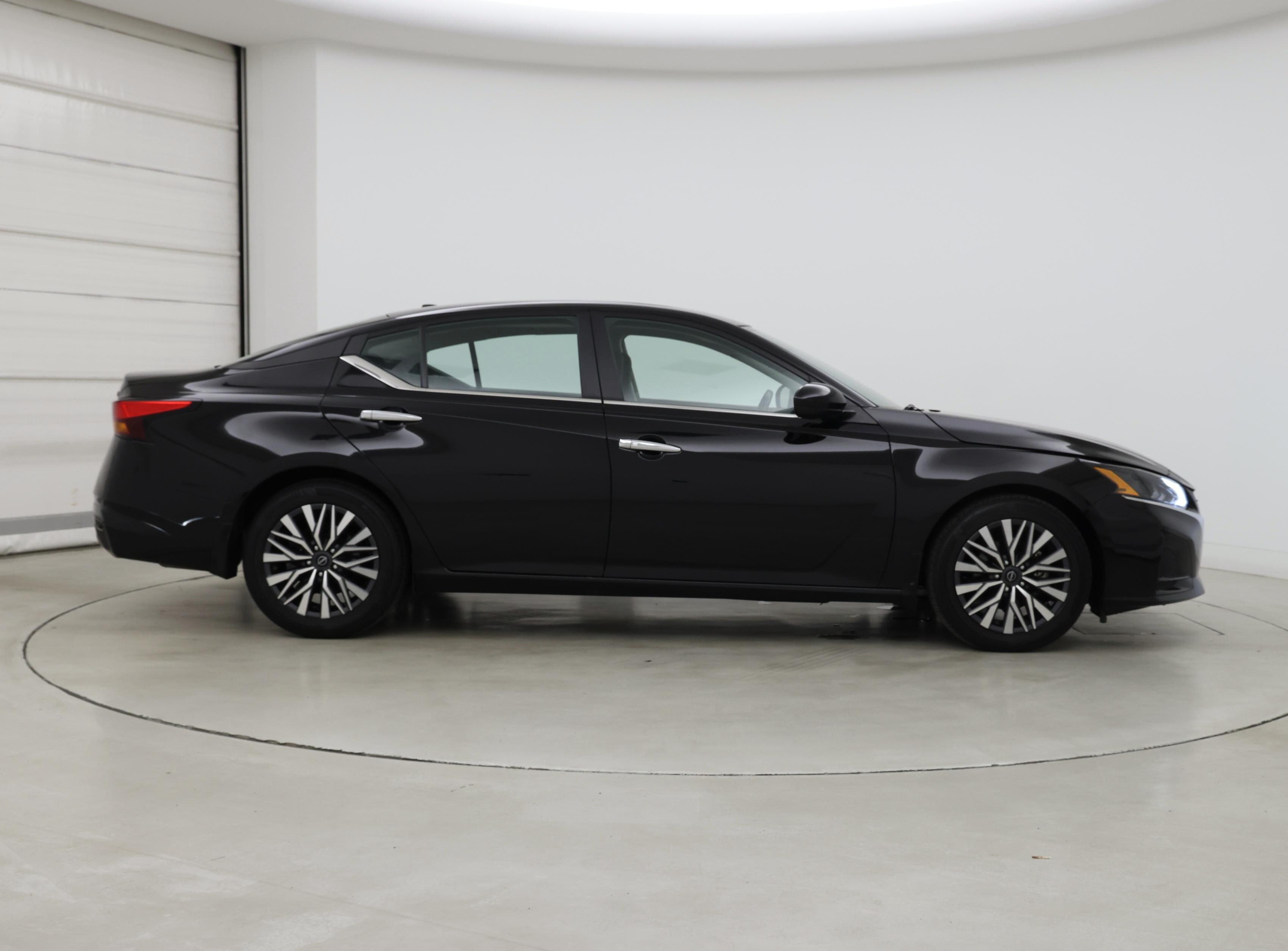 Thumbnail: 2023 Nissan Altima - 7