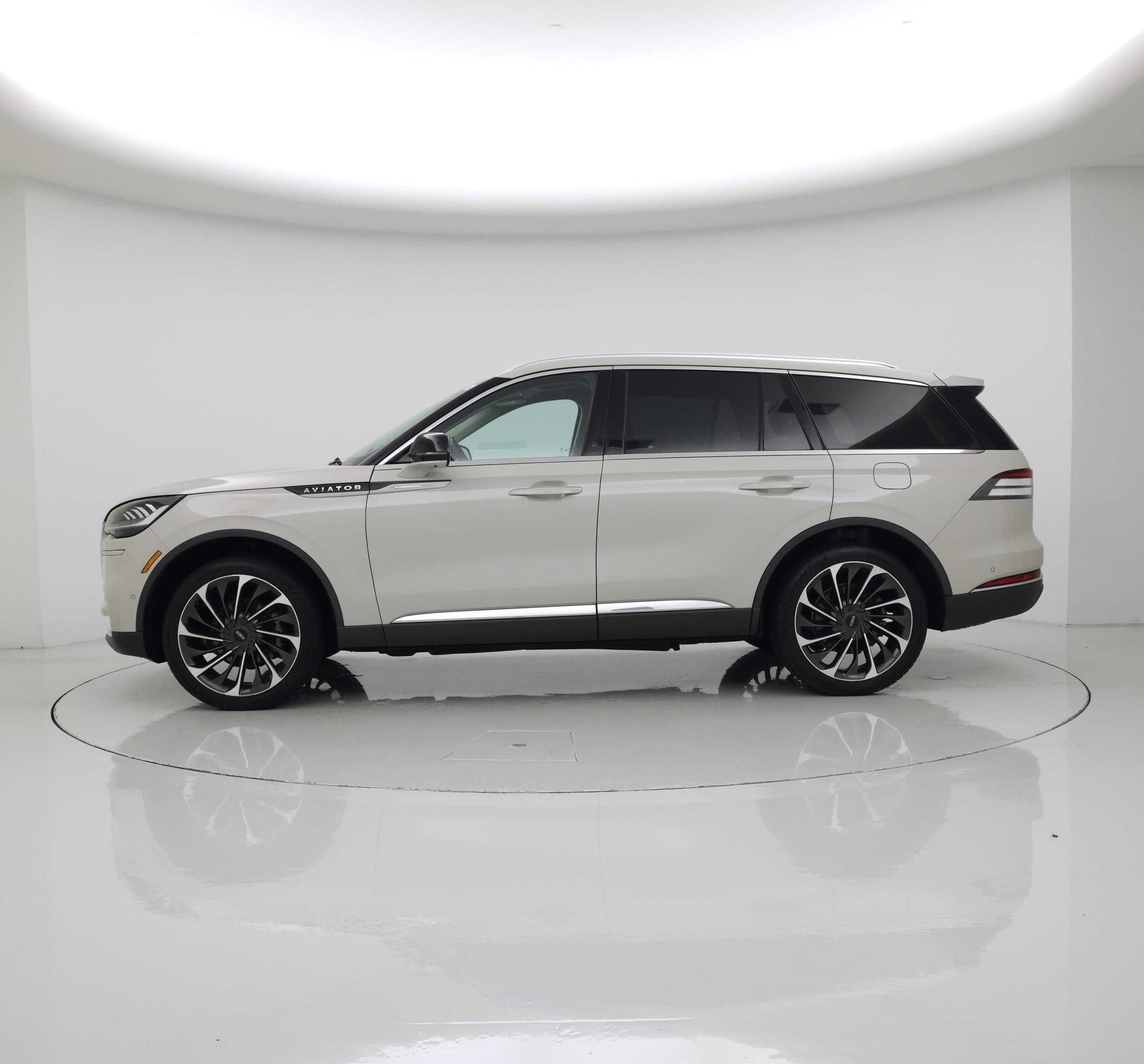 Thumbnail: 2023 Lincoln Aviator - 3