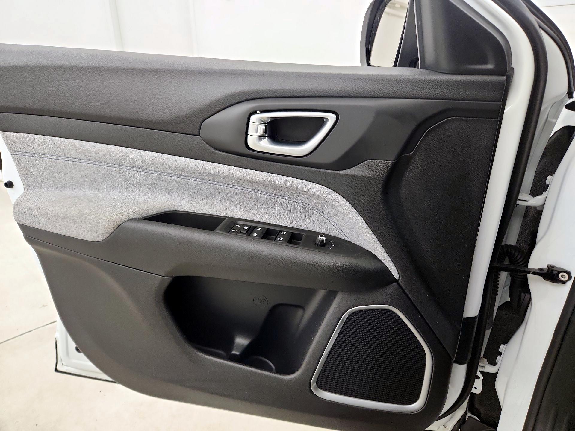 Thumbnail: 2022 Jeep Compass - 12