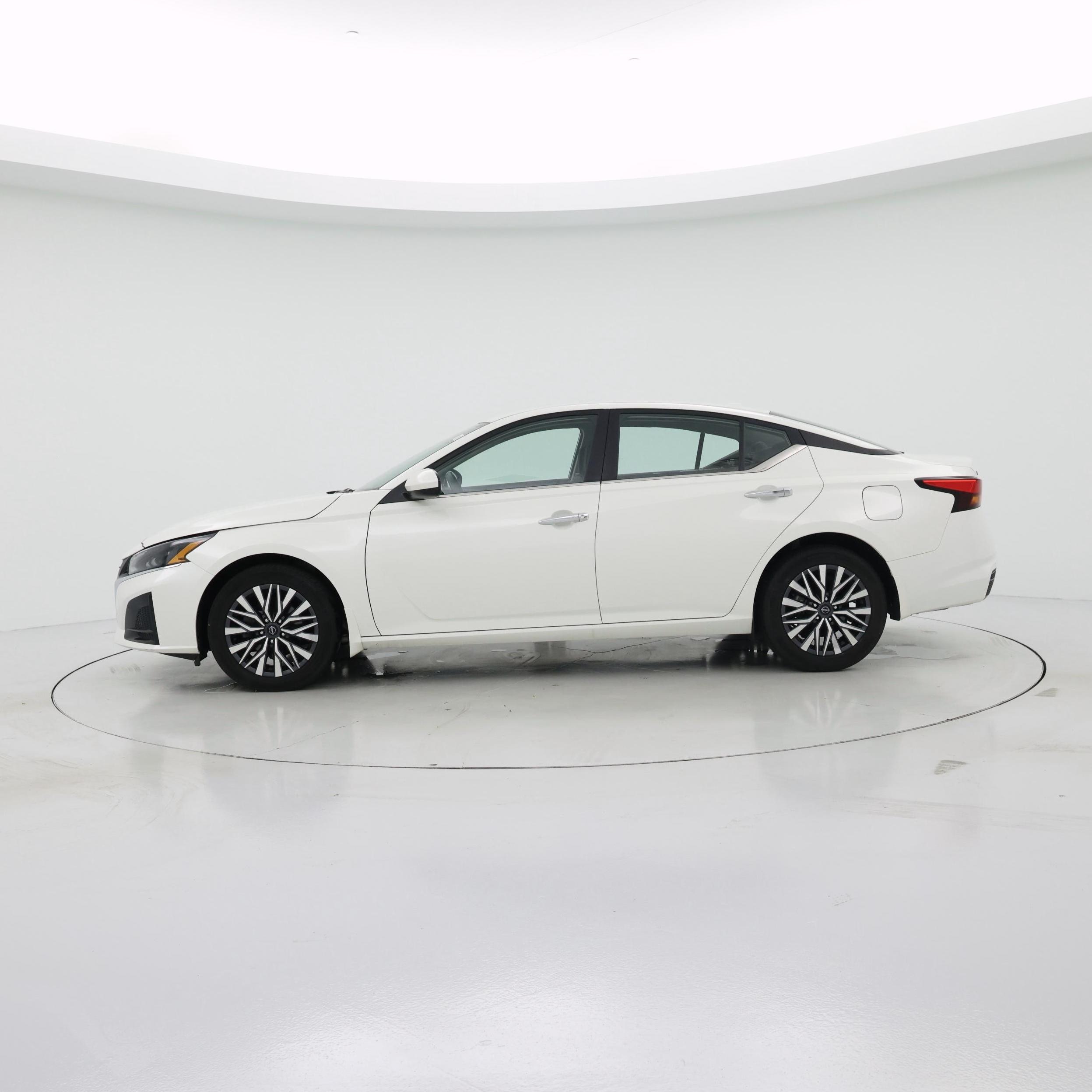 Thumbnail: 2023 Nissan Altima - 3