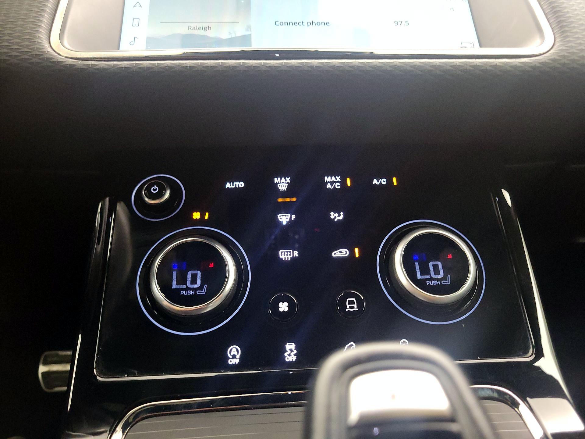 Thumbnail: 2022 Land Rover Range Rover Evoque - 17