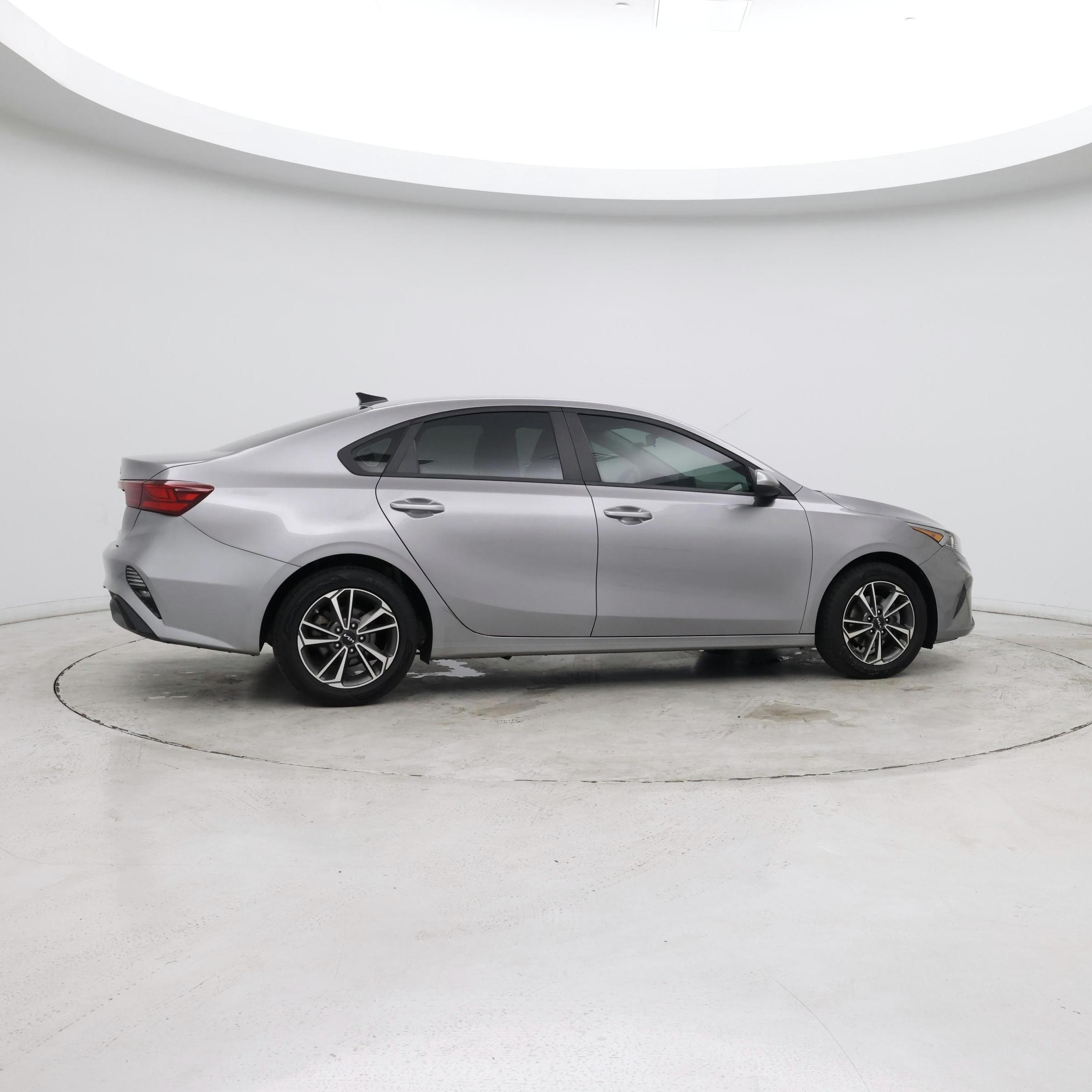 Thumbnail: 2023 Kia Forte - 8
