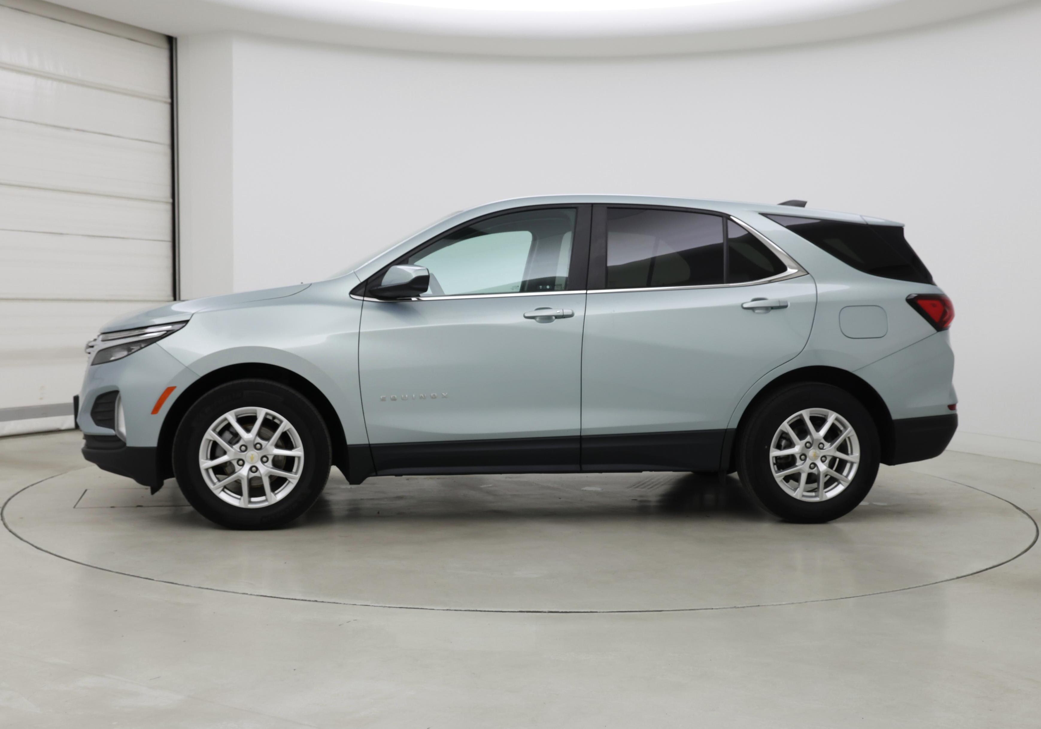 Thumbnail: 2022 Chevrolet Equinox - 3