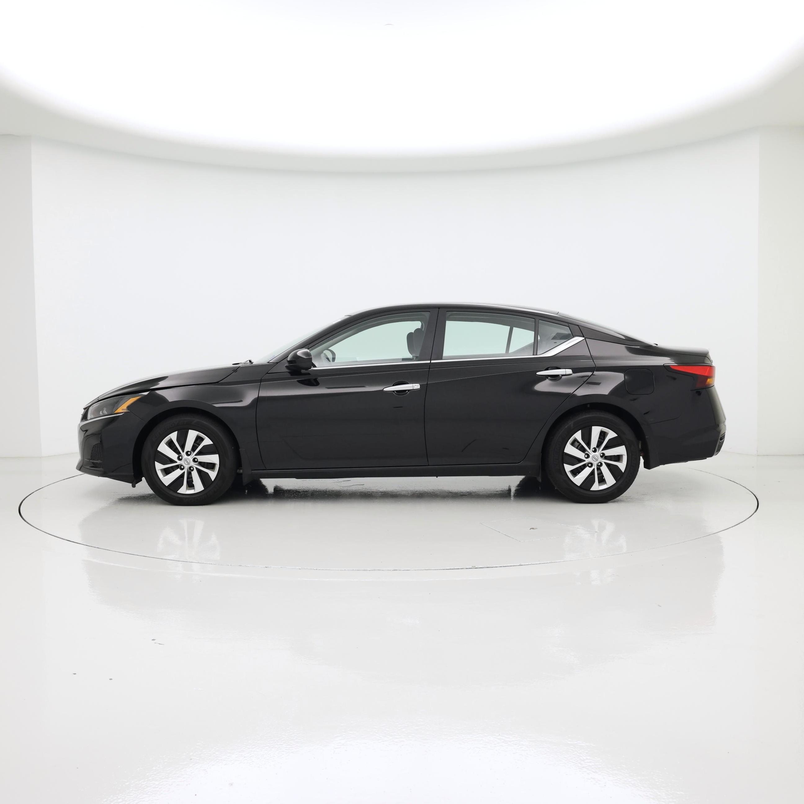 Thumbnail: 2023 Nissan Altima - 3