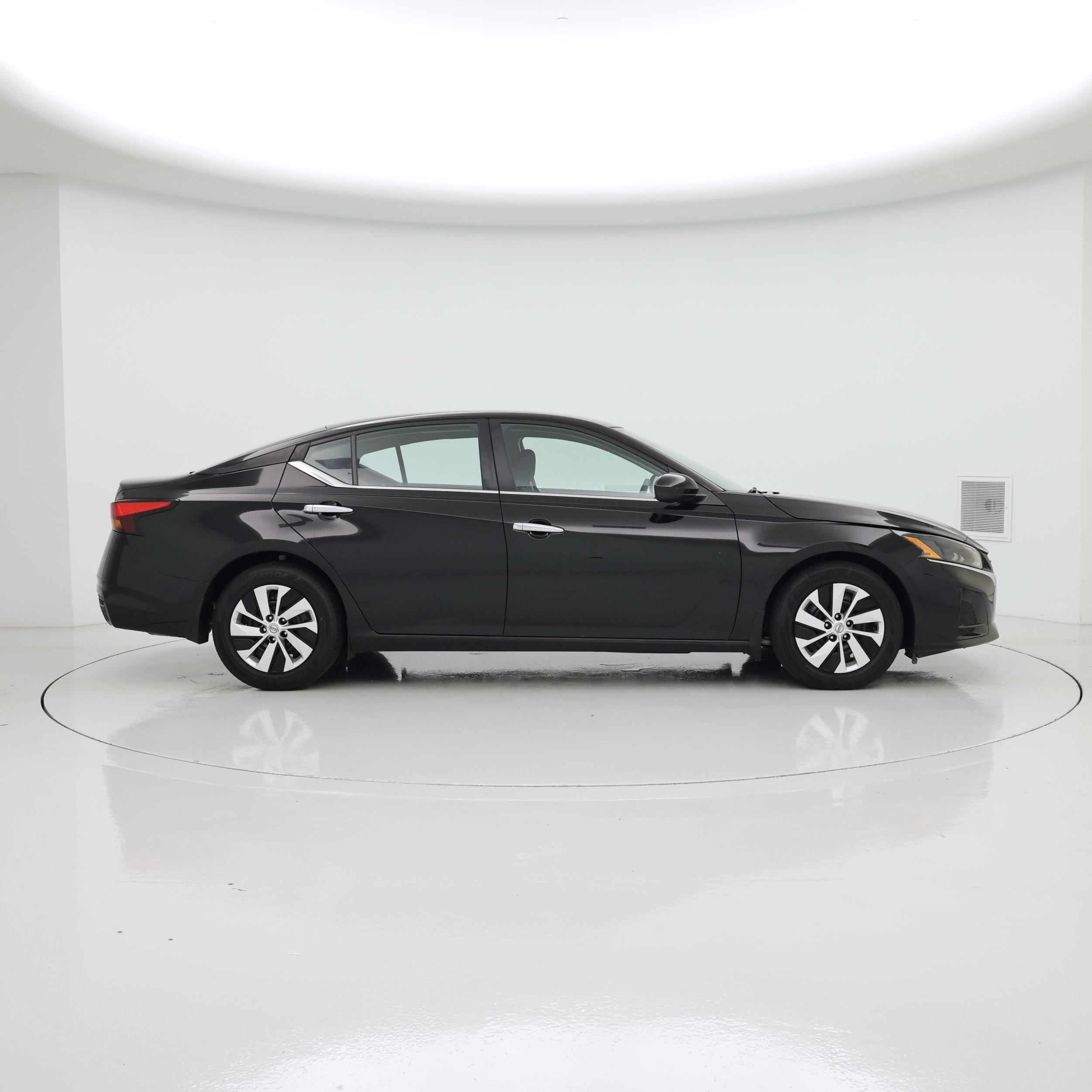 Thumbnail: 2023 Nissan Altima - 7