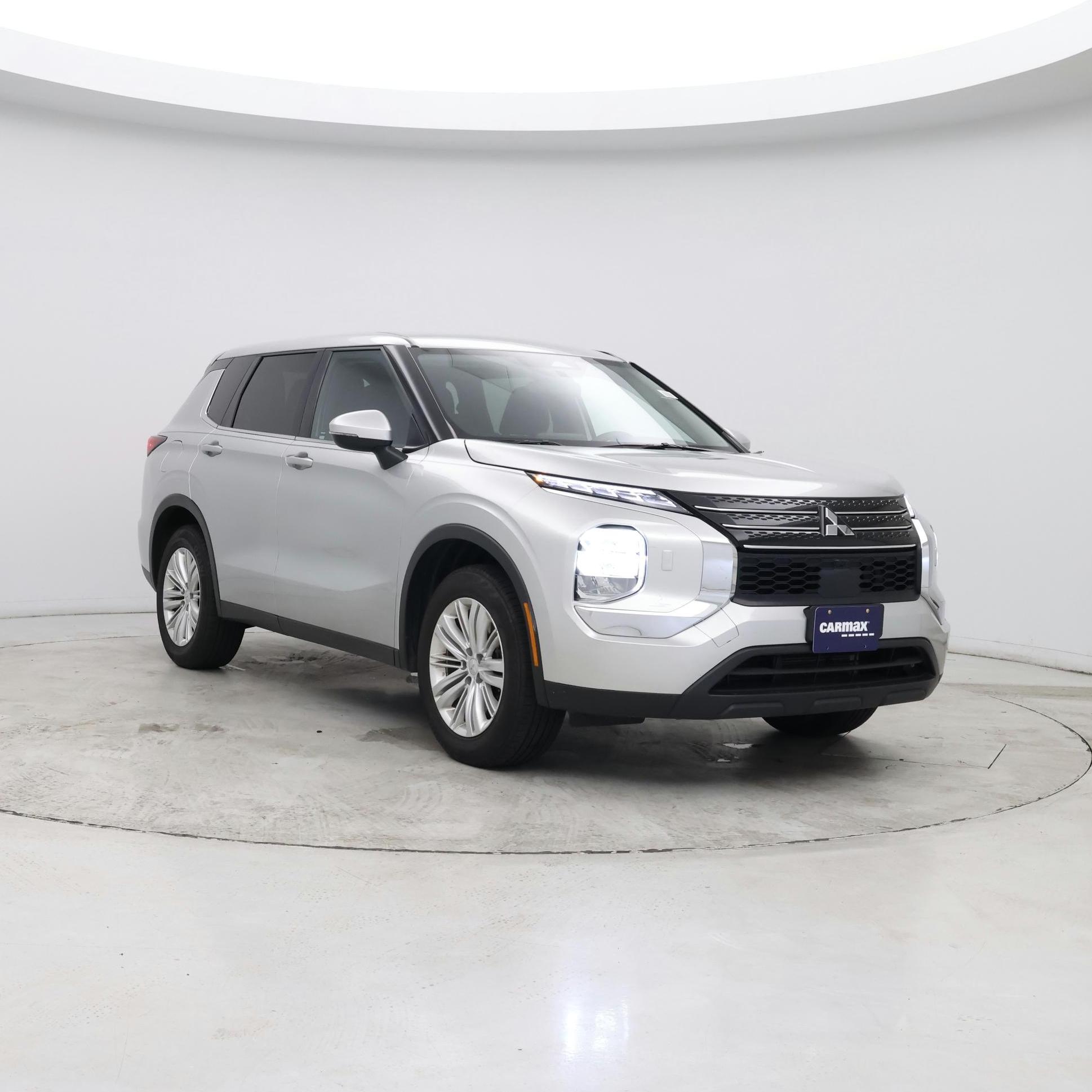 Silver 2023 Mitsubishi Outlander SUV / Crossover All-Wheel Drive Automatic