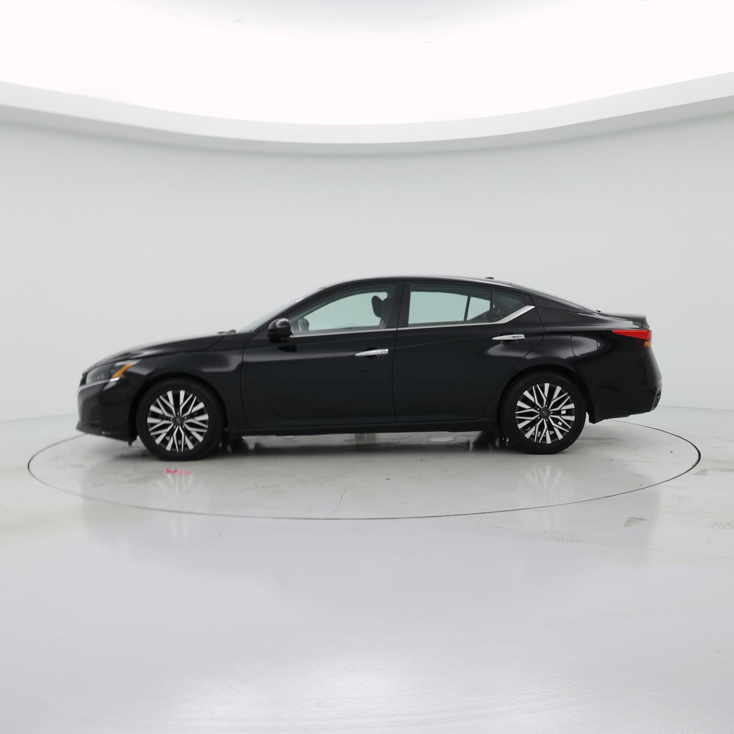 Thumbnail: 2023 Nissan Altima - 3