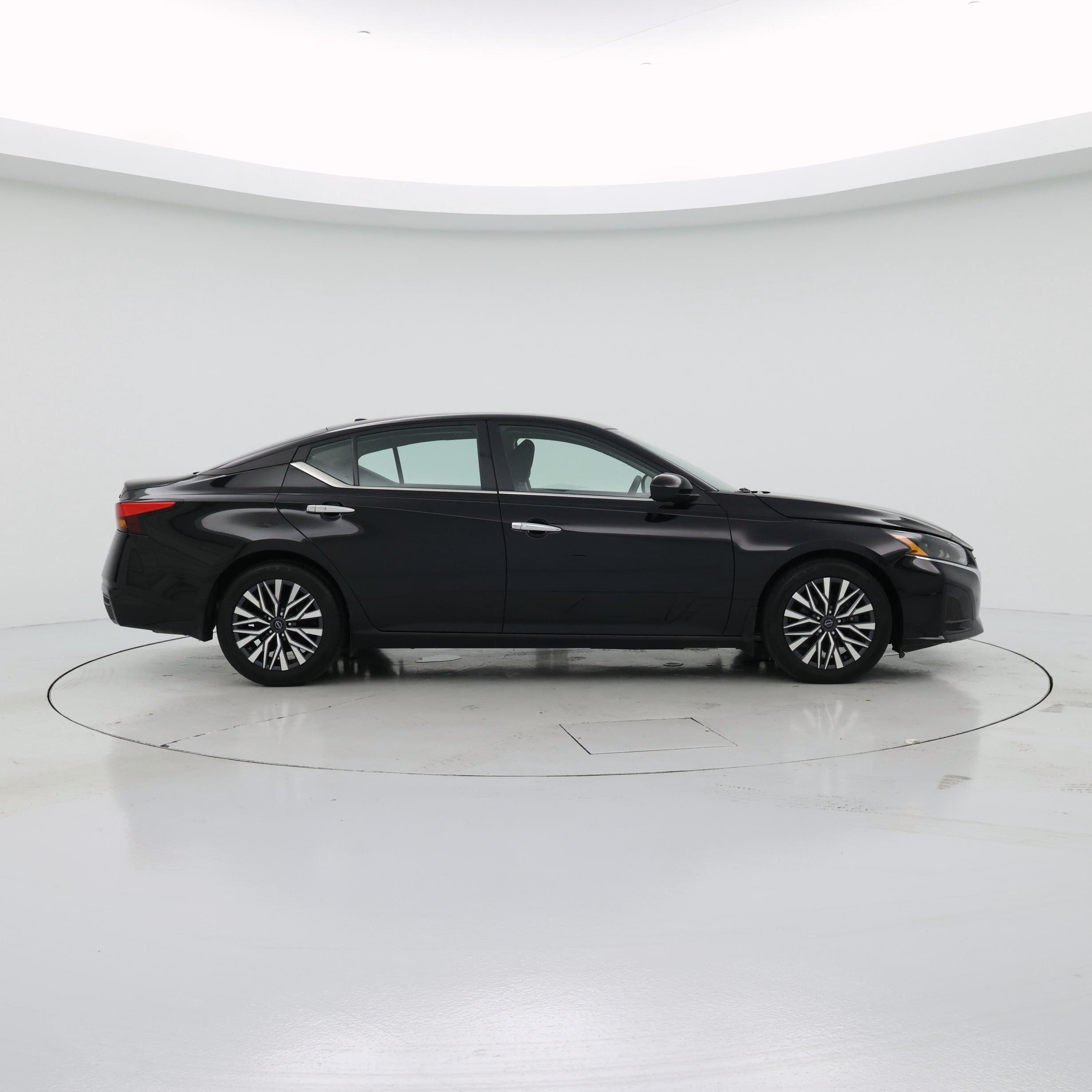 Thumbnail: 2023 Nissan Altima - 7