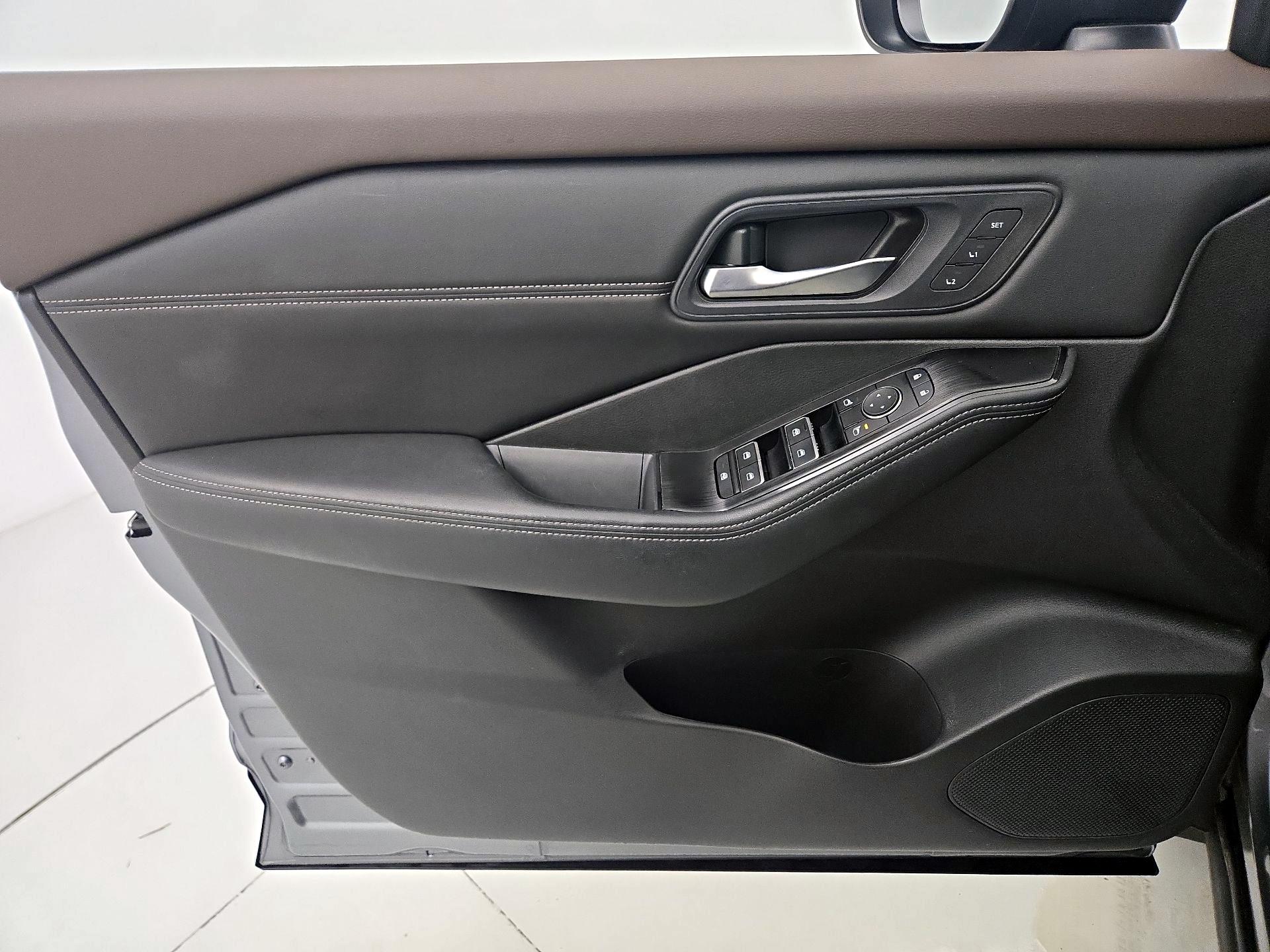 Thumbnail: 2023 Nissan Rogue - 12