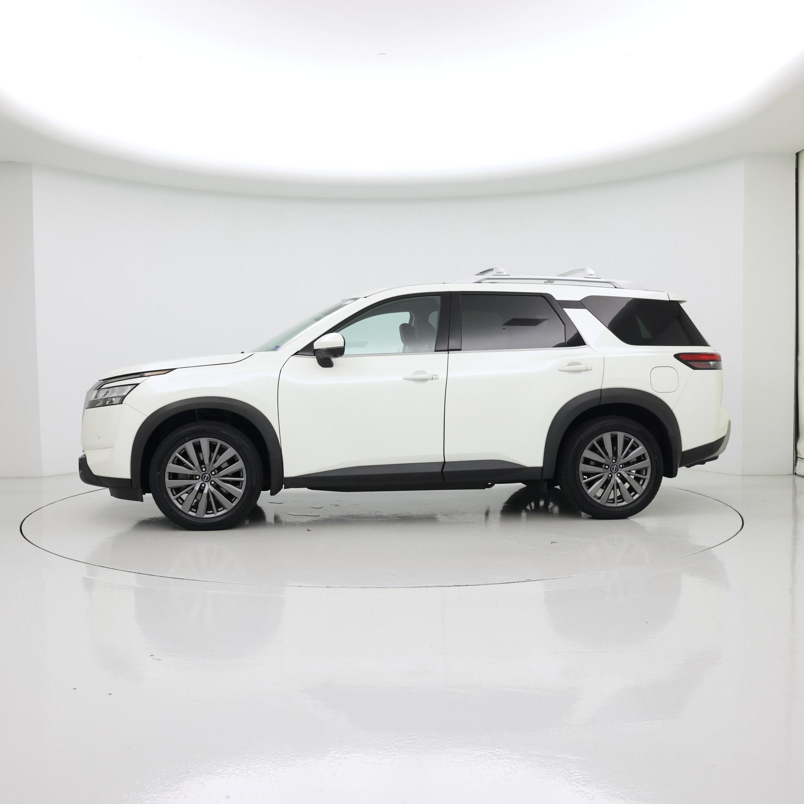 Thumbnail: 2023 Nissan Pathfinder - 3