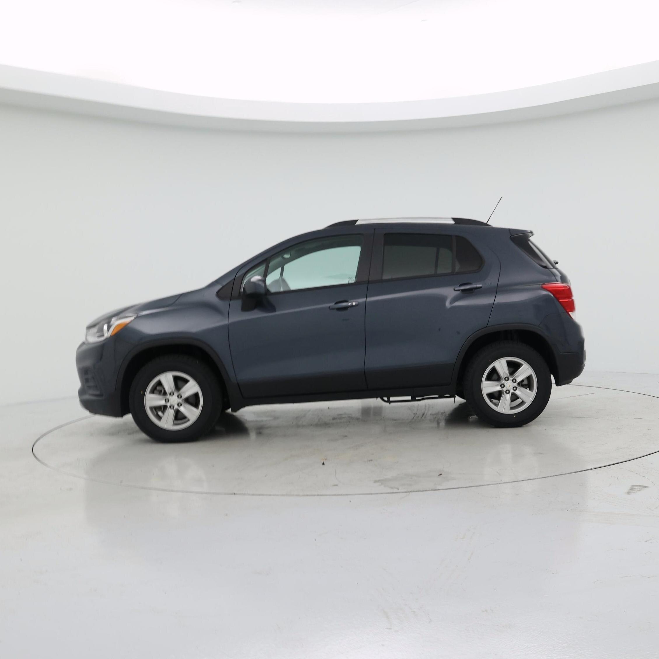Thumbnail: 2022 Chevrolet Trax - 3