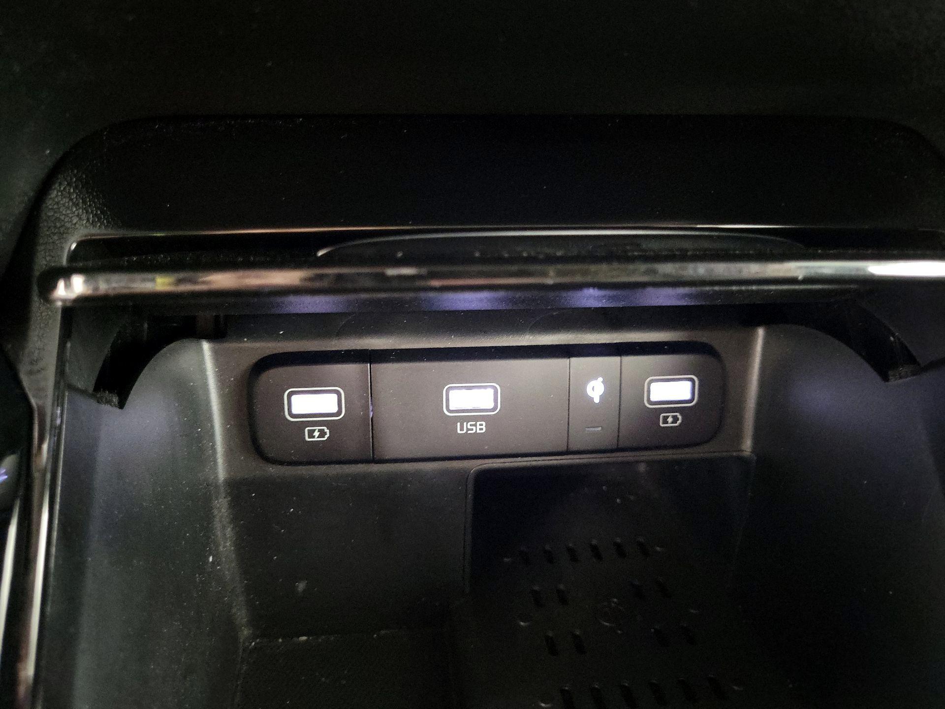 Thumbnail: 2021 Kia Sorento - 18