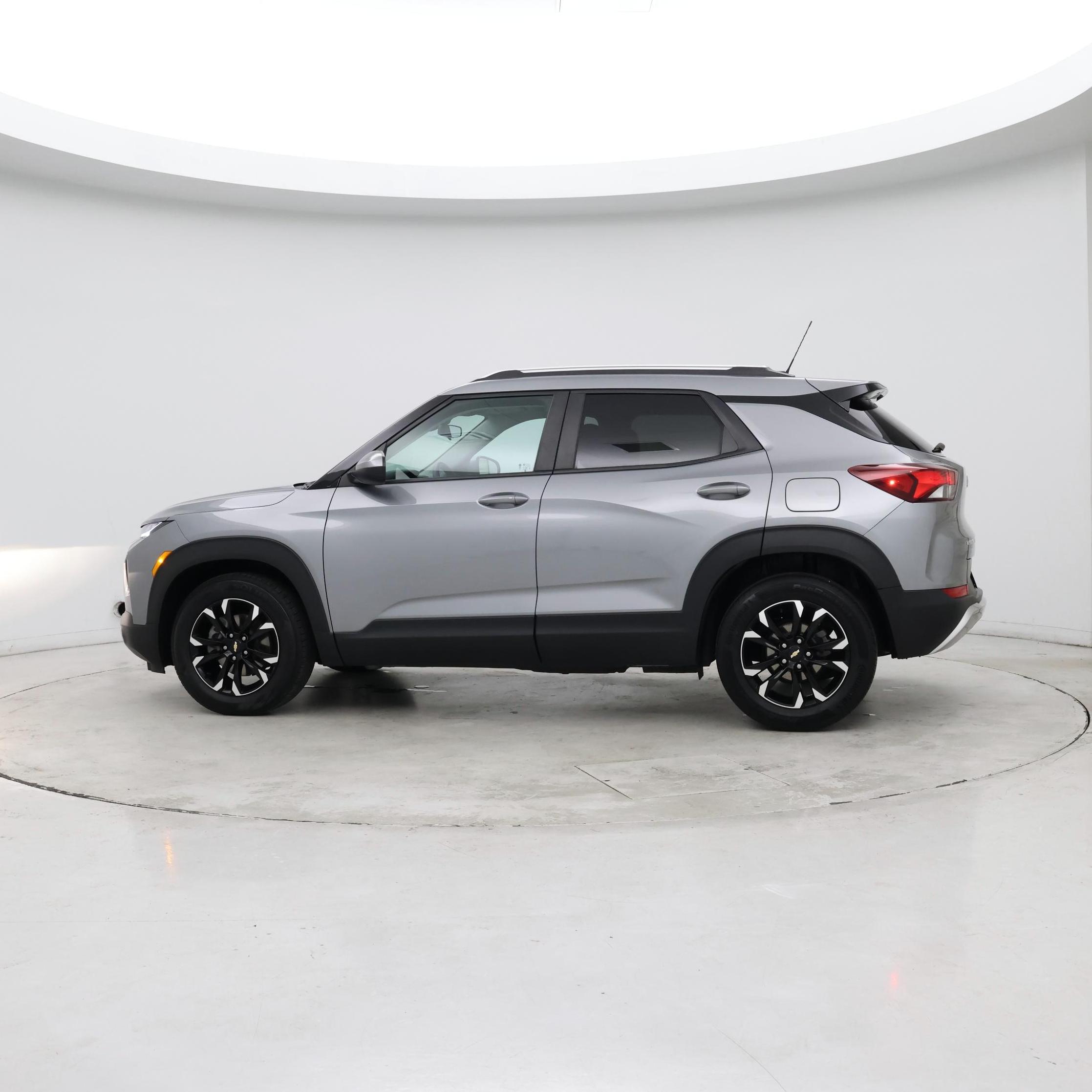 Thumbnail: 2023 Chevrolet TrailBlazer - 3