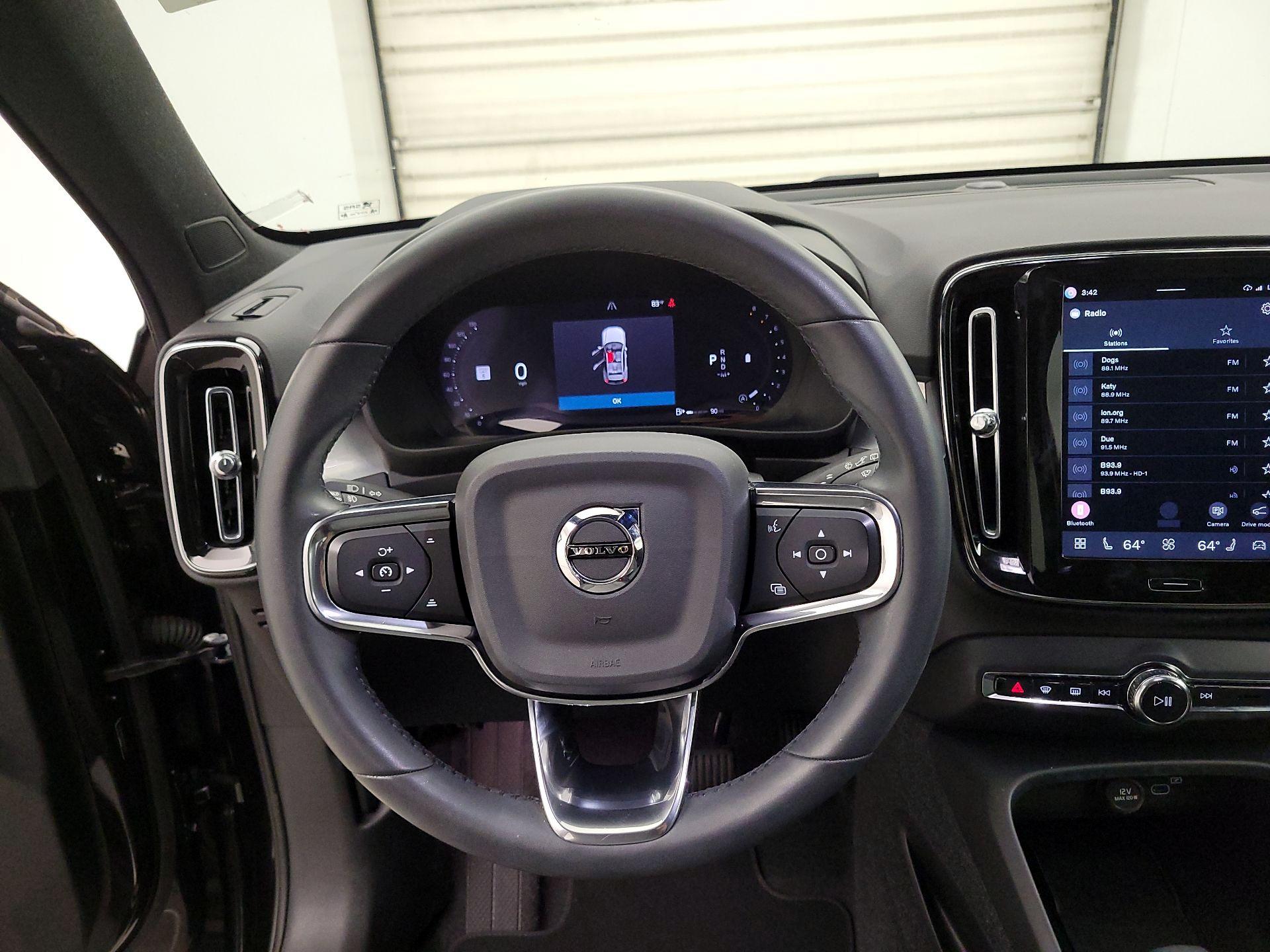 Thumbnail: 2024 Volvo XC40 - 10