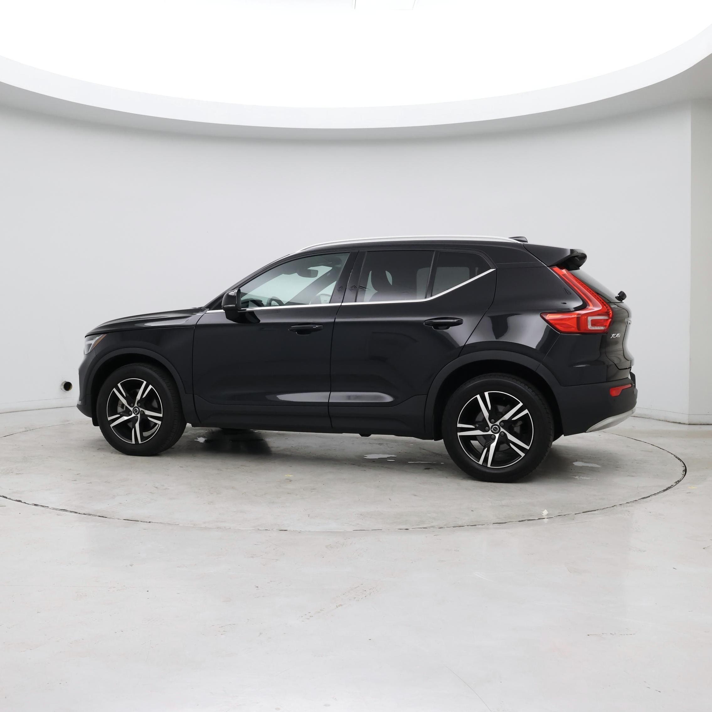Thumbnail: 2024 Volvo XC40 - 3