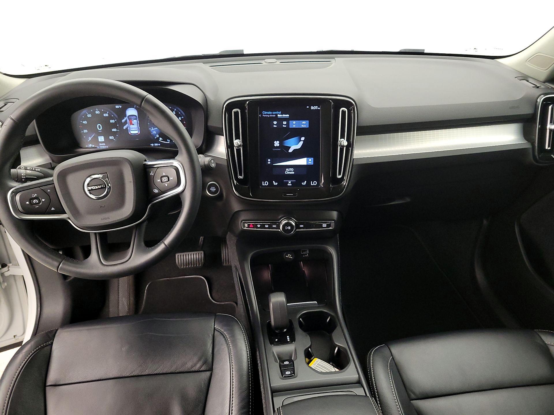 Thumbnail: 2022 Volvo XC40 - 9