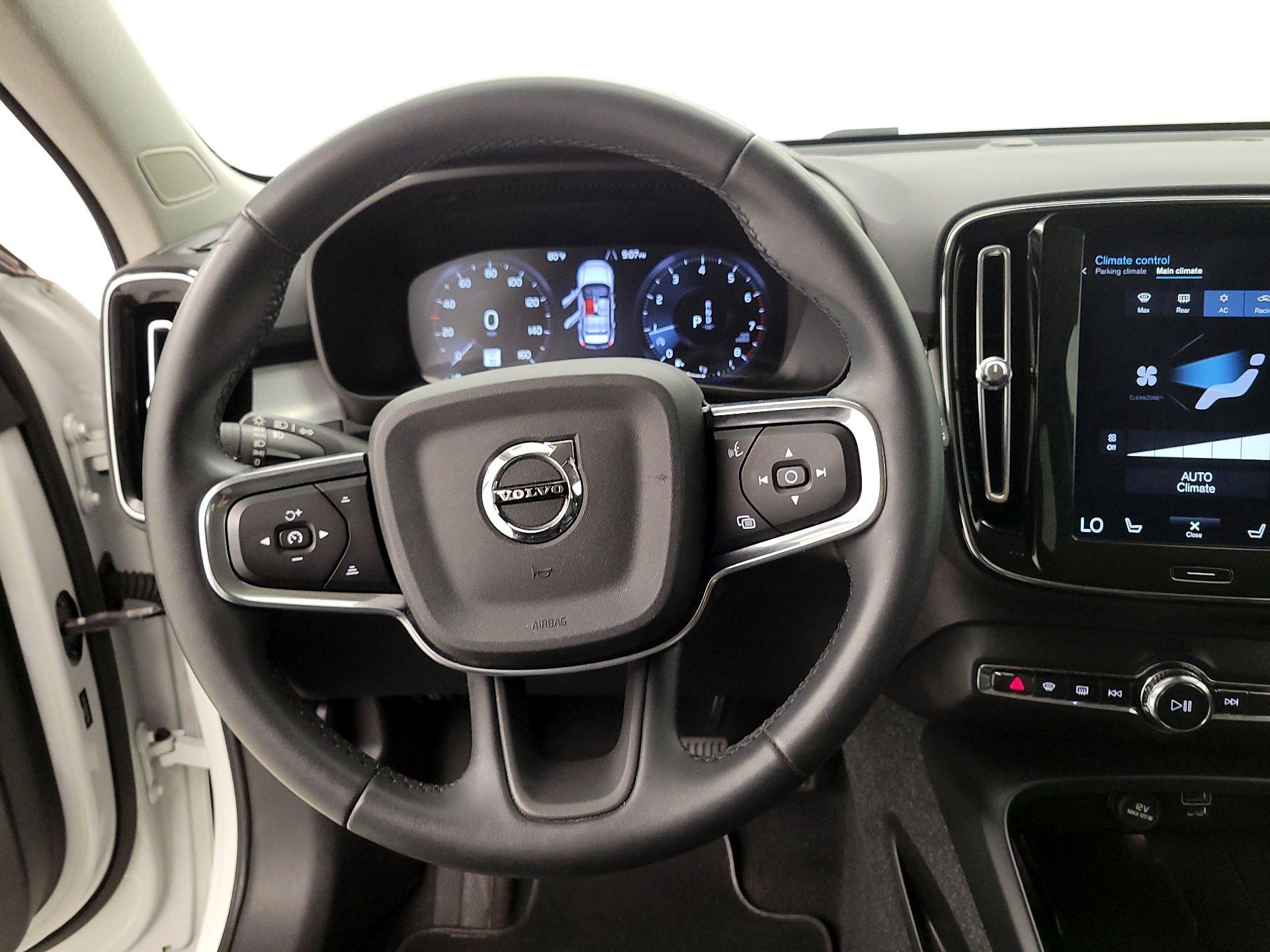 Thumbnail: 2022 Volvo XC40 - 10