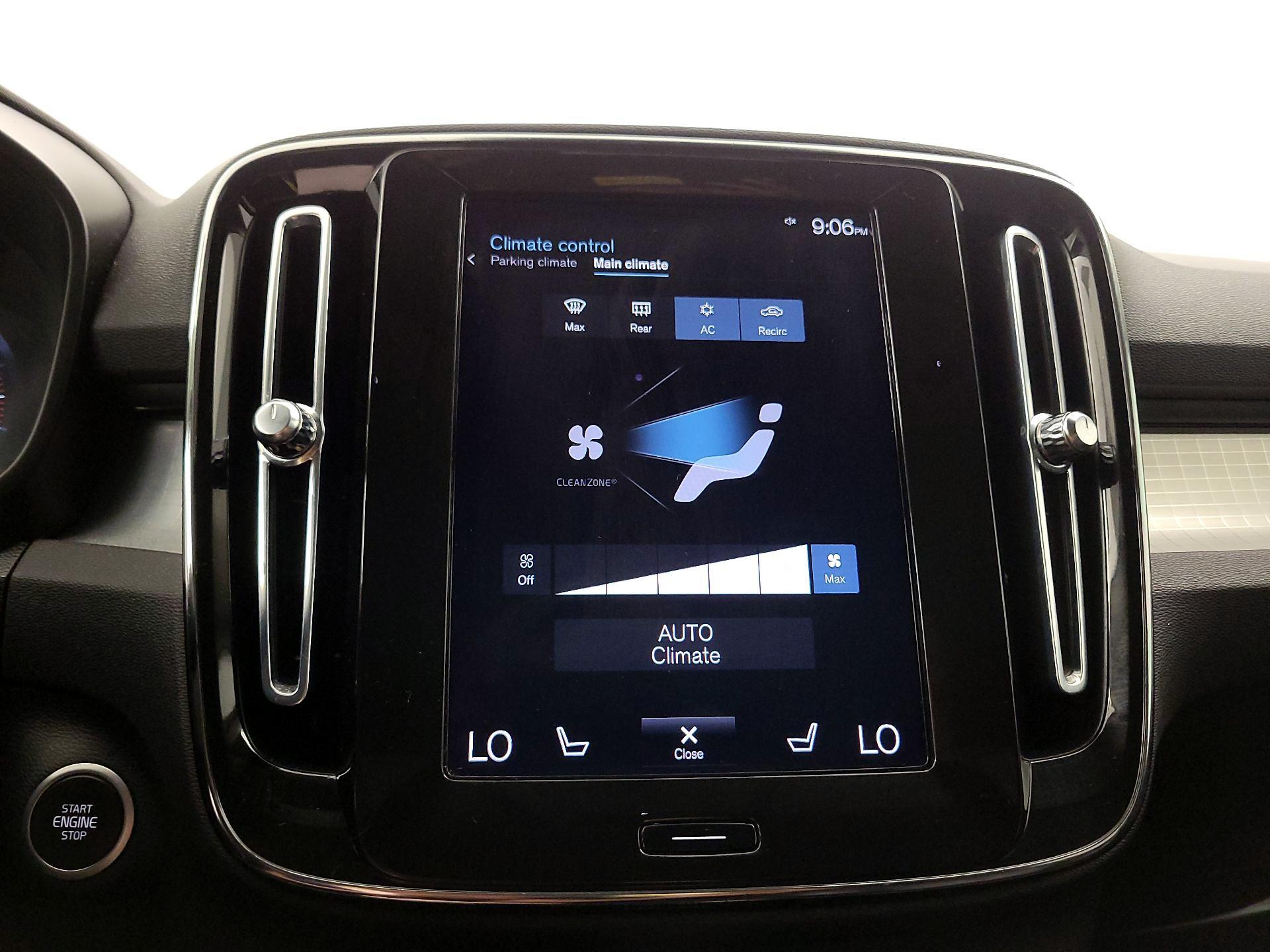 Thumbnail: 2022 Volvo XC40 - 16