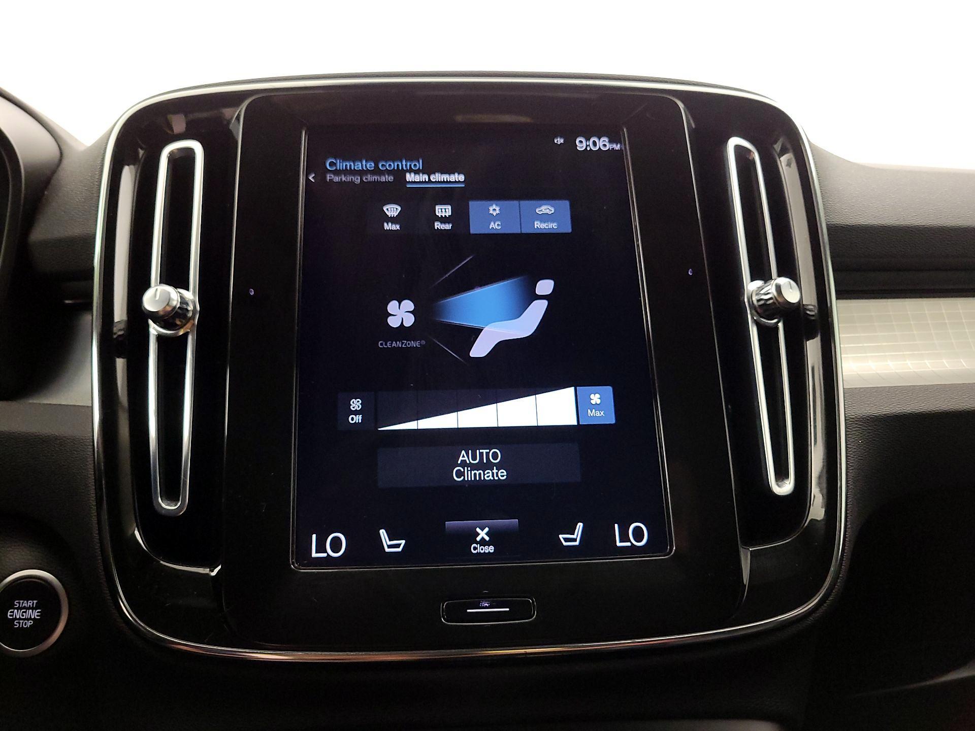 Thumbnail: 2022 Volvo XC40 - 17
