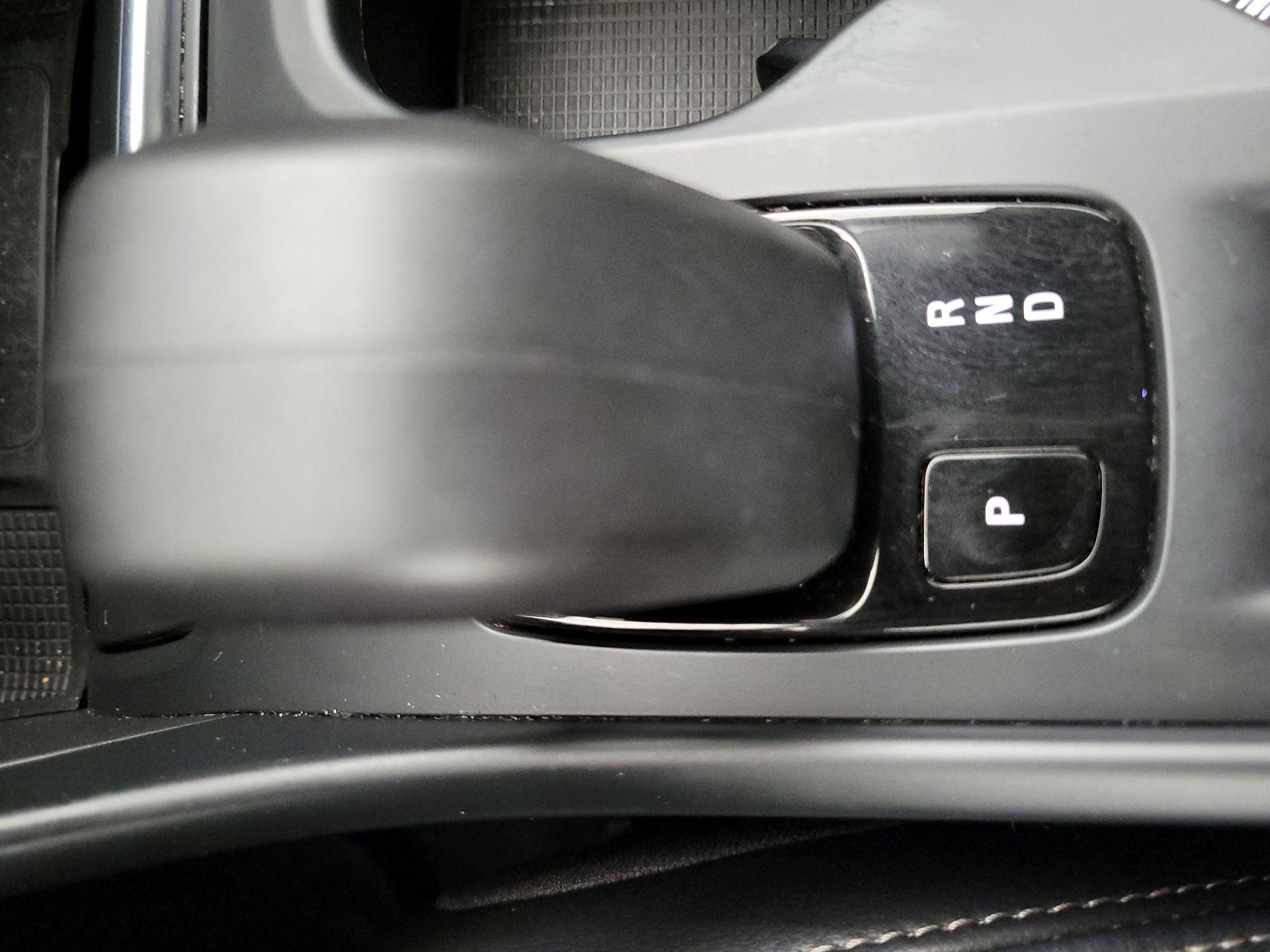 Thumbnail: 2022 Volvo XC40 - 18