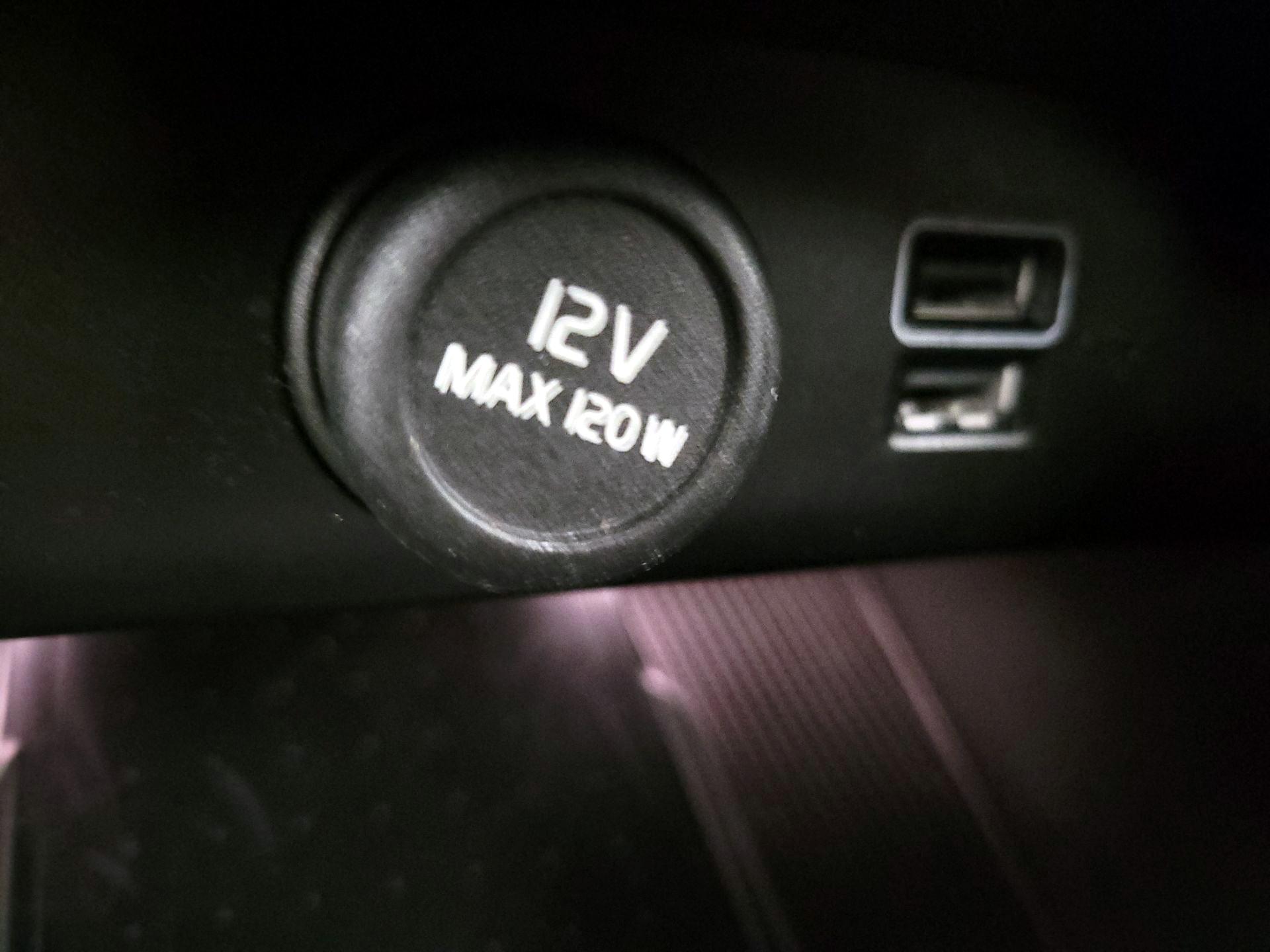 Thumbnail: 2022 Volvo XC40 - 19